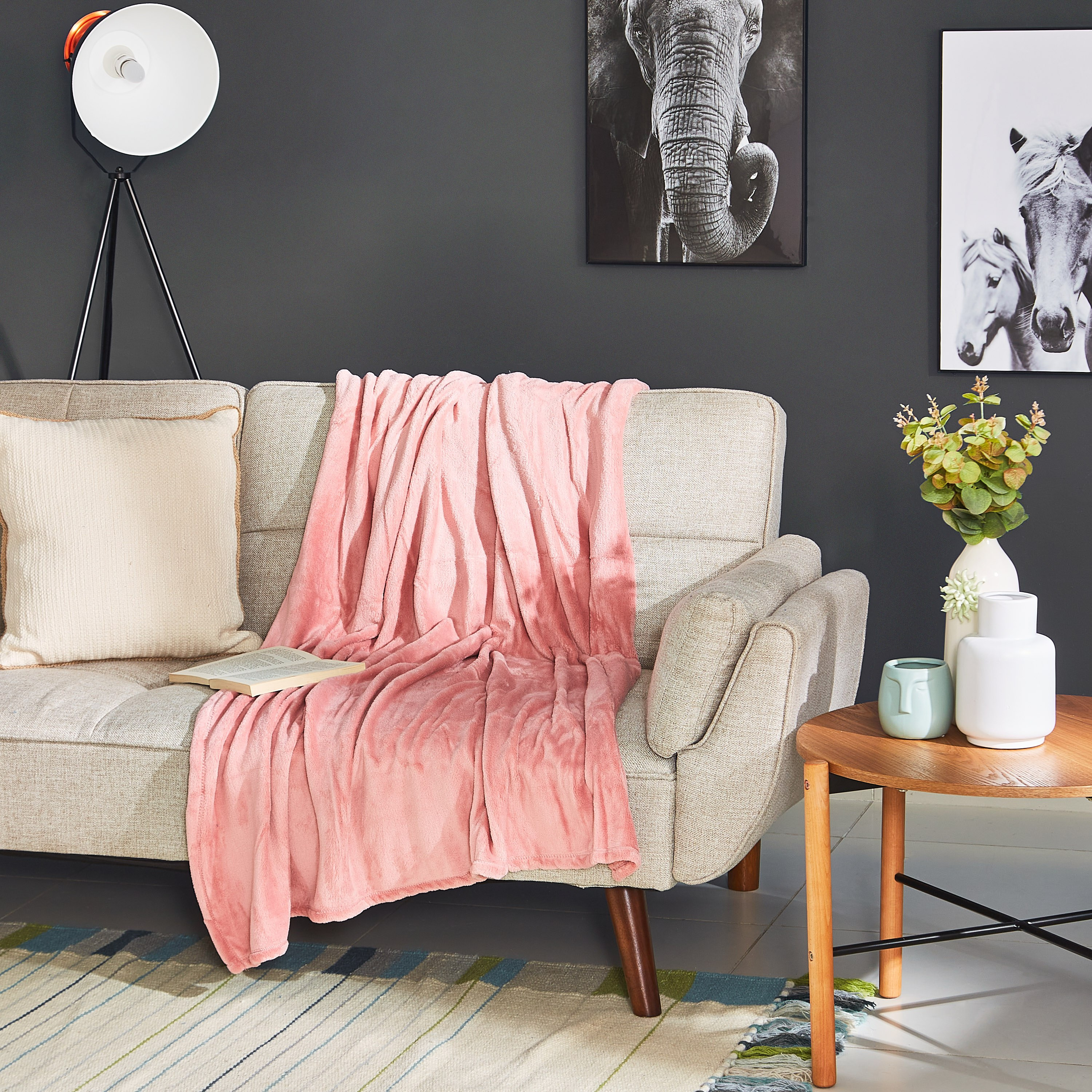 بطانية صوف خفيفة سادة كورال من أونتاريو - 120x170 سم-hbxhomeware-hbxbedroom-image-4