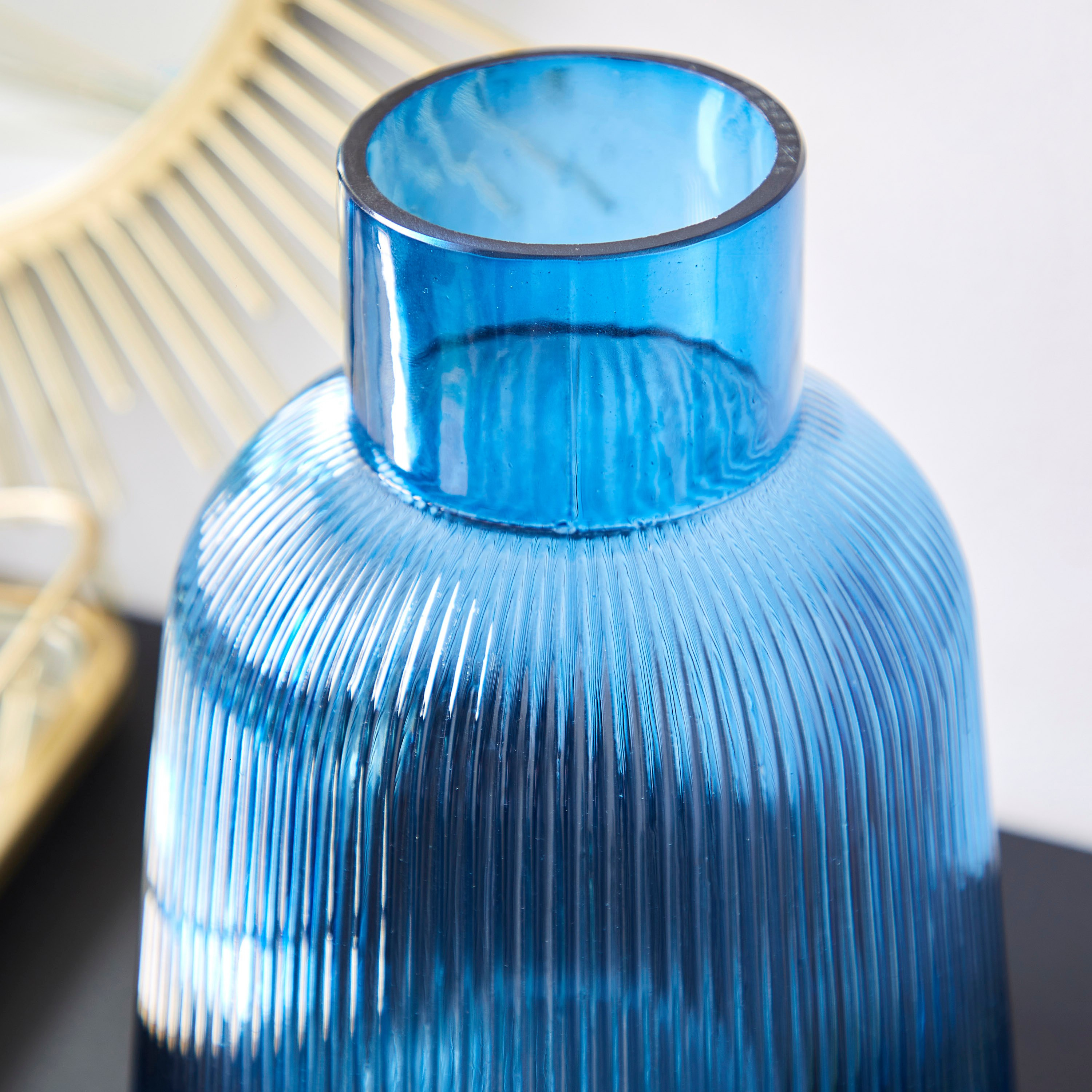 مزهرية زجاجية برقبة من هيبورن - 18x23 سم-hbxbedroom-decorandaccessories-vases-image-3