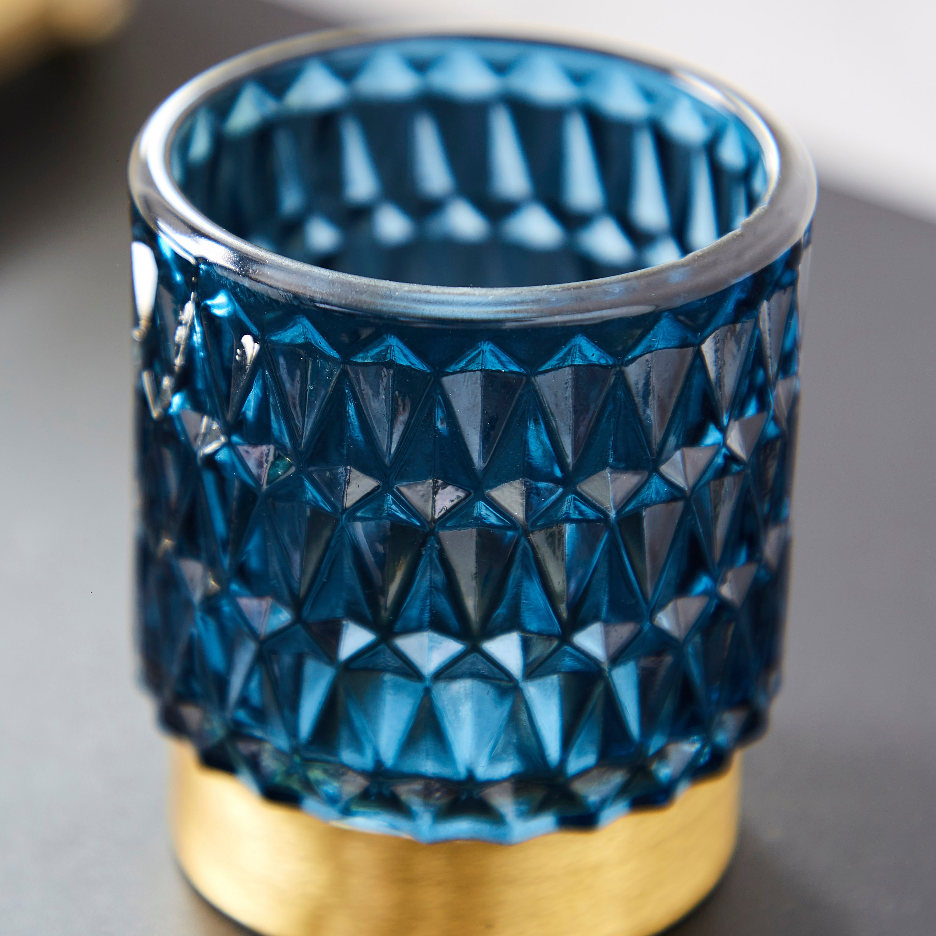 حامل شموع زجاجي بقاعدة ذهبية من هيبورن - 7x10.5 سم-hbxlivingroom-decorandaccessories-candleholders-image-3