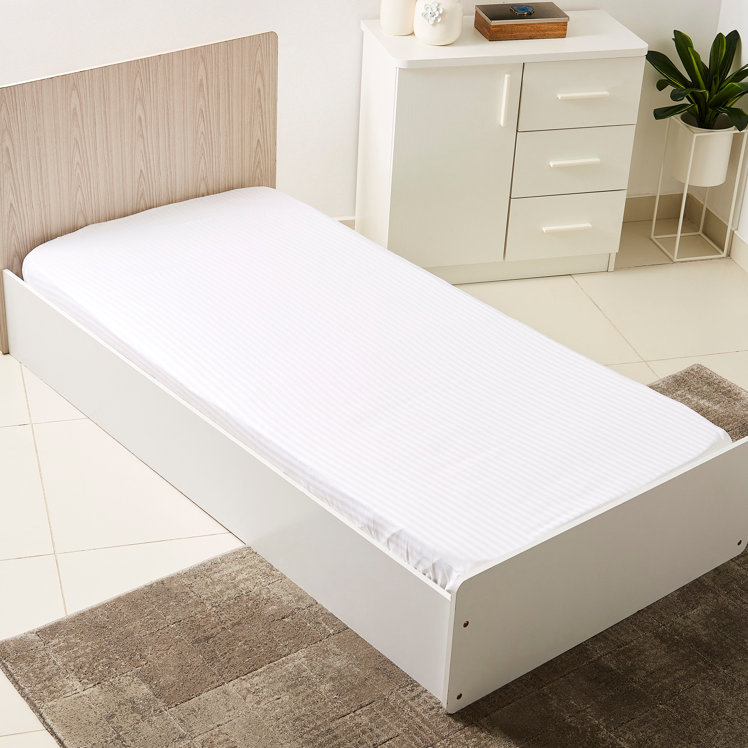 شرشف مطّاطي فردي قطن مخطّط ساتن من هاميلتون - 90x200+30 سم-hbxhomeware-hbxbedroom-image-1