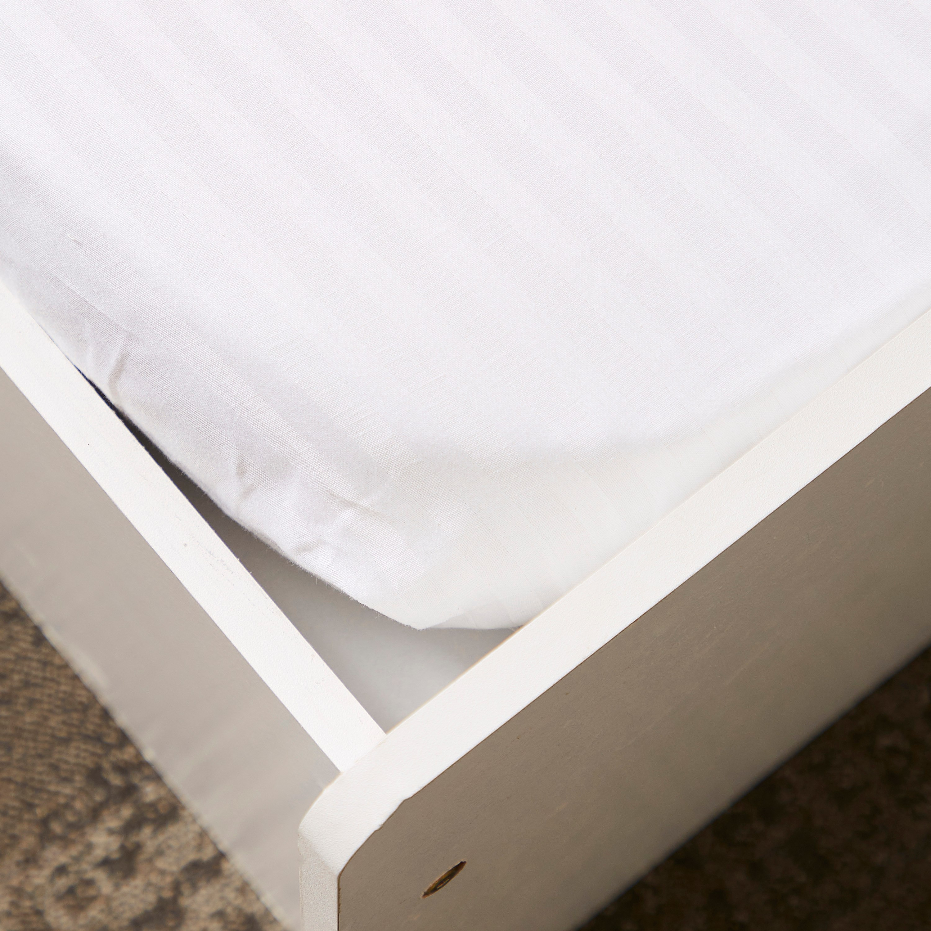 شرشف مطّاطي فردي قطن مخطّط ساتن من هاميلتون - 90x200+30 سم-hbxhomeware-hbxbedroom-image-3