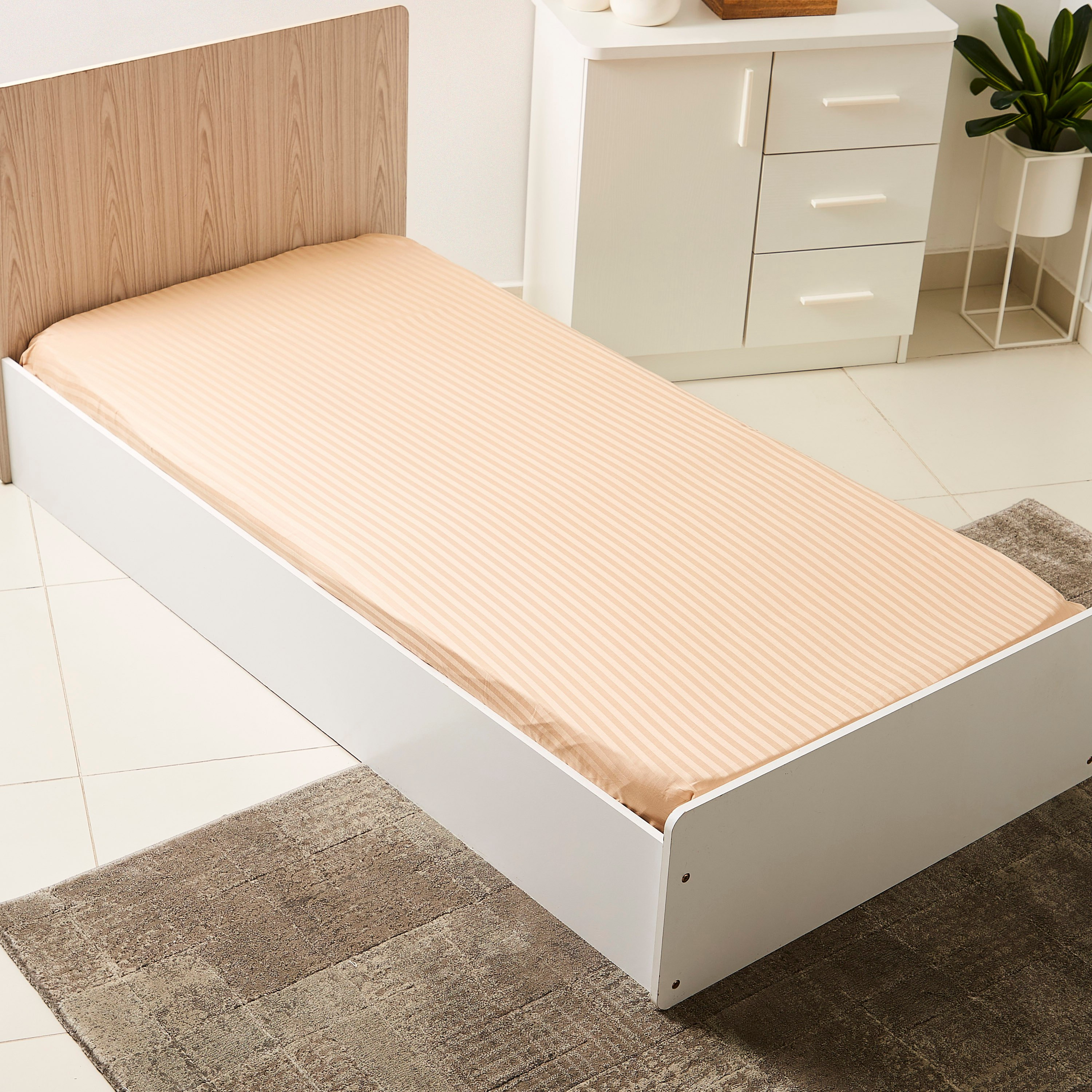 شرشف مطّاطي فردي قطن مخطّط ساتن من هاميلتون - 90x200+30 سم-hbxhomeware-hbxbedroom-image-1