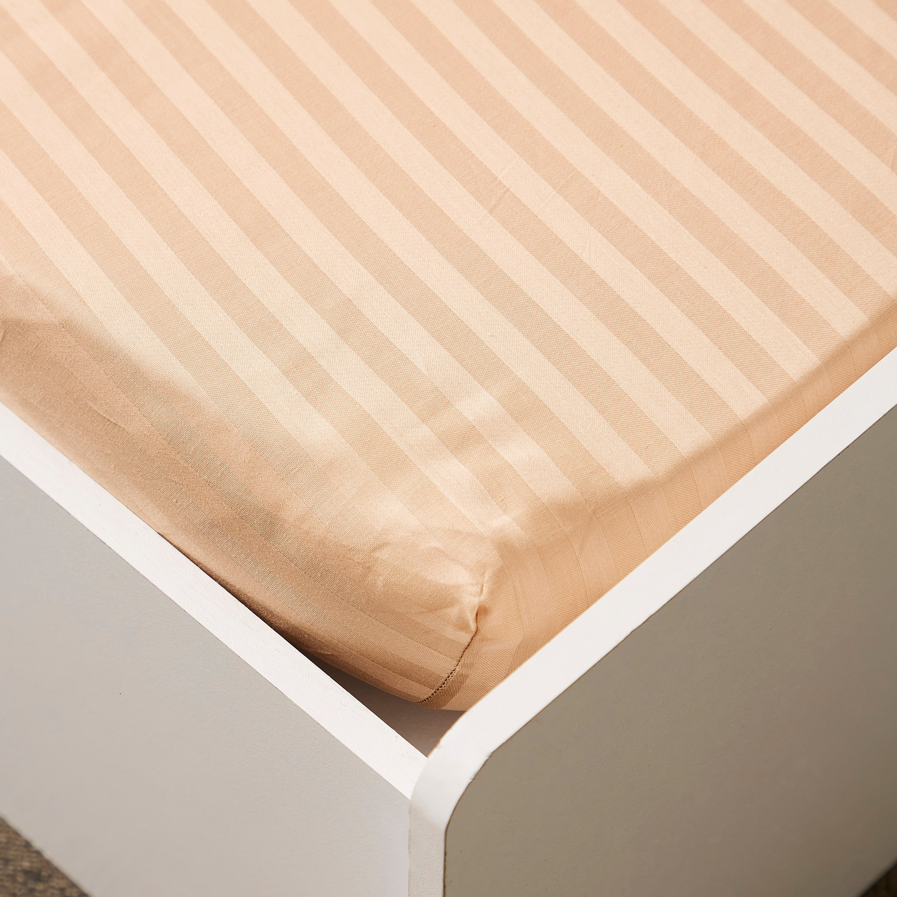 شرشف مطّاطي فردي قطن مخطّط ساتن من هاميلتون - 90x200+30 سم-hbxhomeware-hbxbedroom-image-3