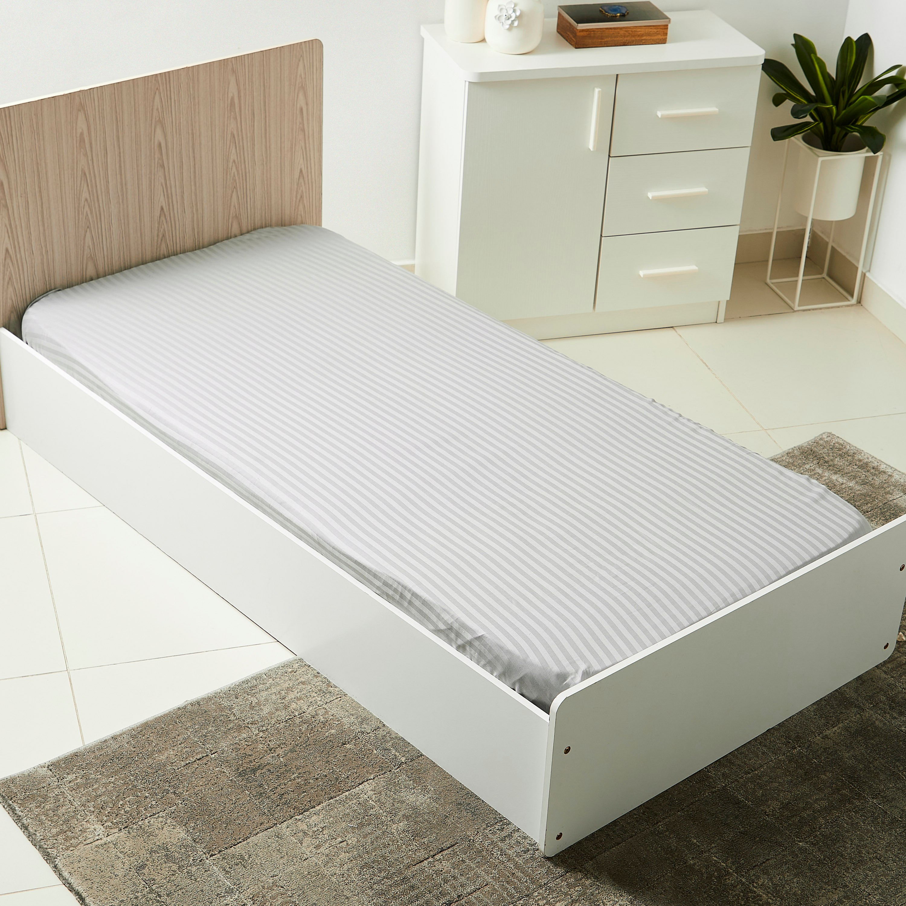 شرشف مطّاطي فردي قطن مخطّط ساتن من هاميلتون - 90x200+30 سم-hbxhomeware-hbxbedroom-image-1