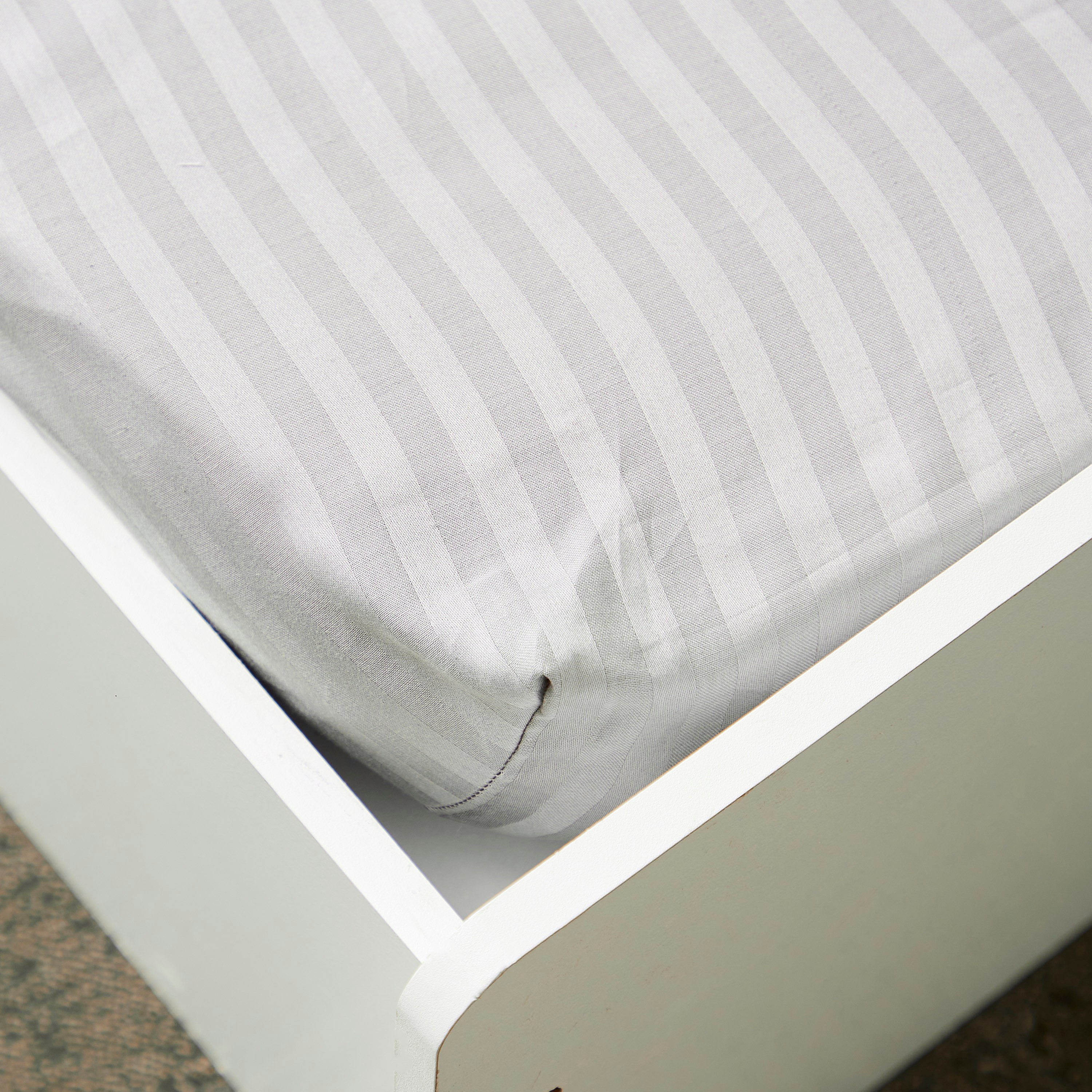 شرشف مطّاطي فردي قطن مخطّط ساتن من هاميلتون - 90x200+30 سم-hbxhomeware-hbxbedroom-image-3