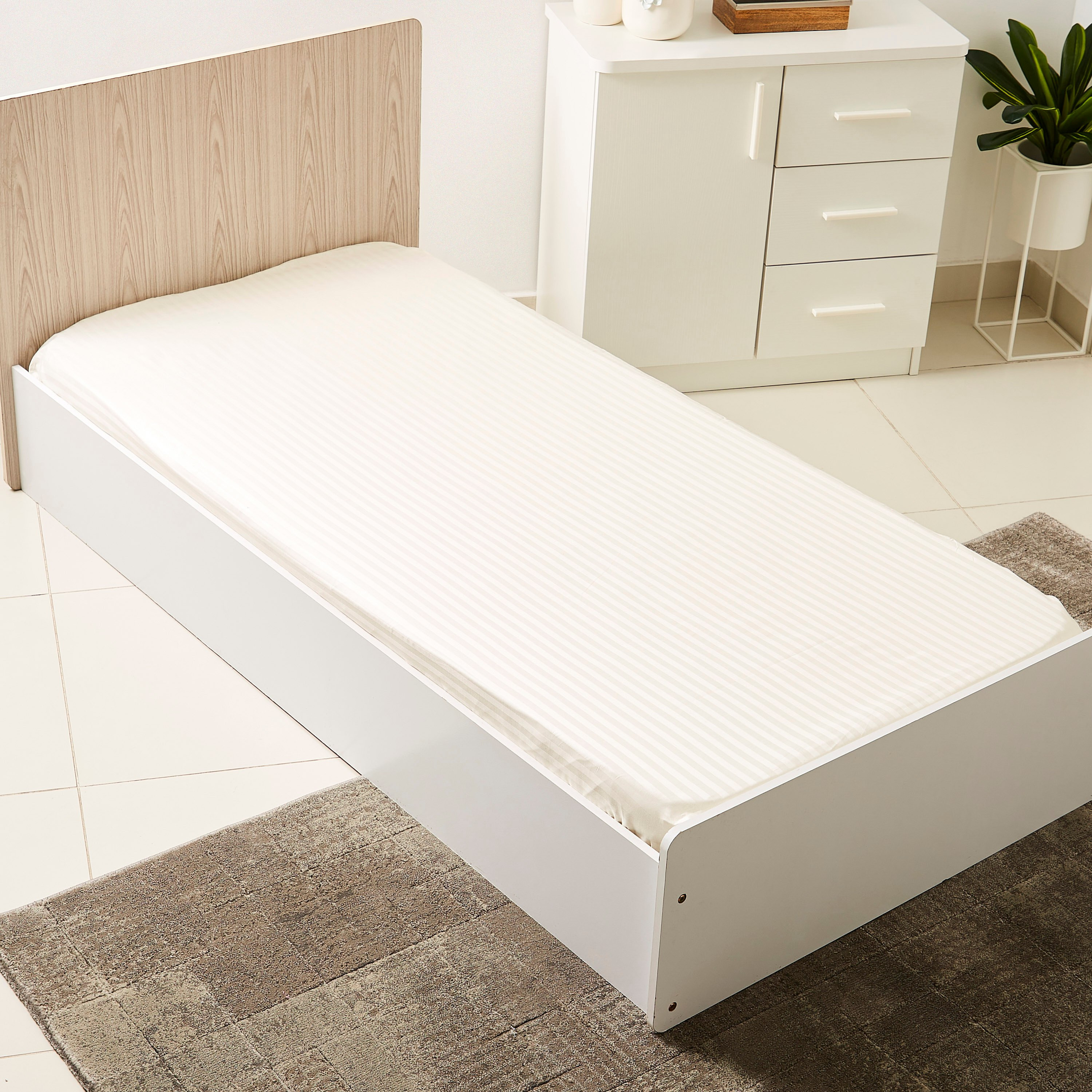 شرشف مطّاطي فردي قطن مخطّط ساتن من هاميلتون - 90x200+30 سم-hbxhomeware-hbxbedroom-image-1