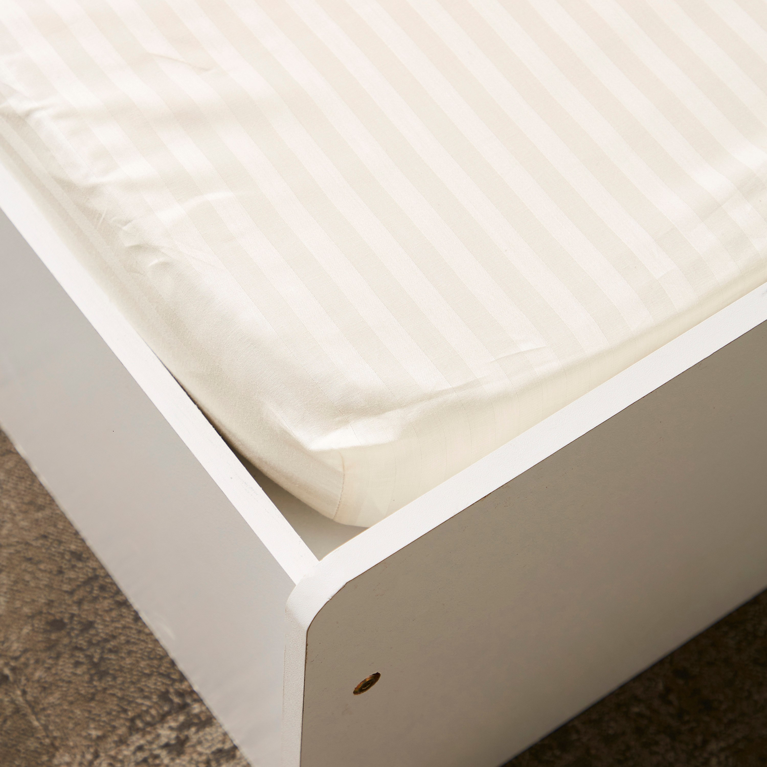 شرشف مطّاطي فردي قطن مخطّط ساتن من هاميلتون - 90x200+30 سم-hbxhomeware-hbxbedroom-image-3