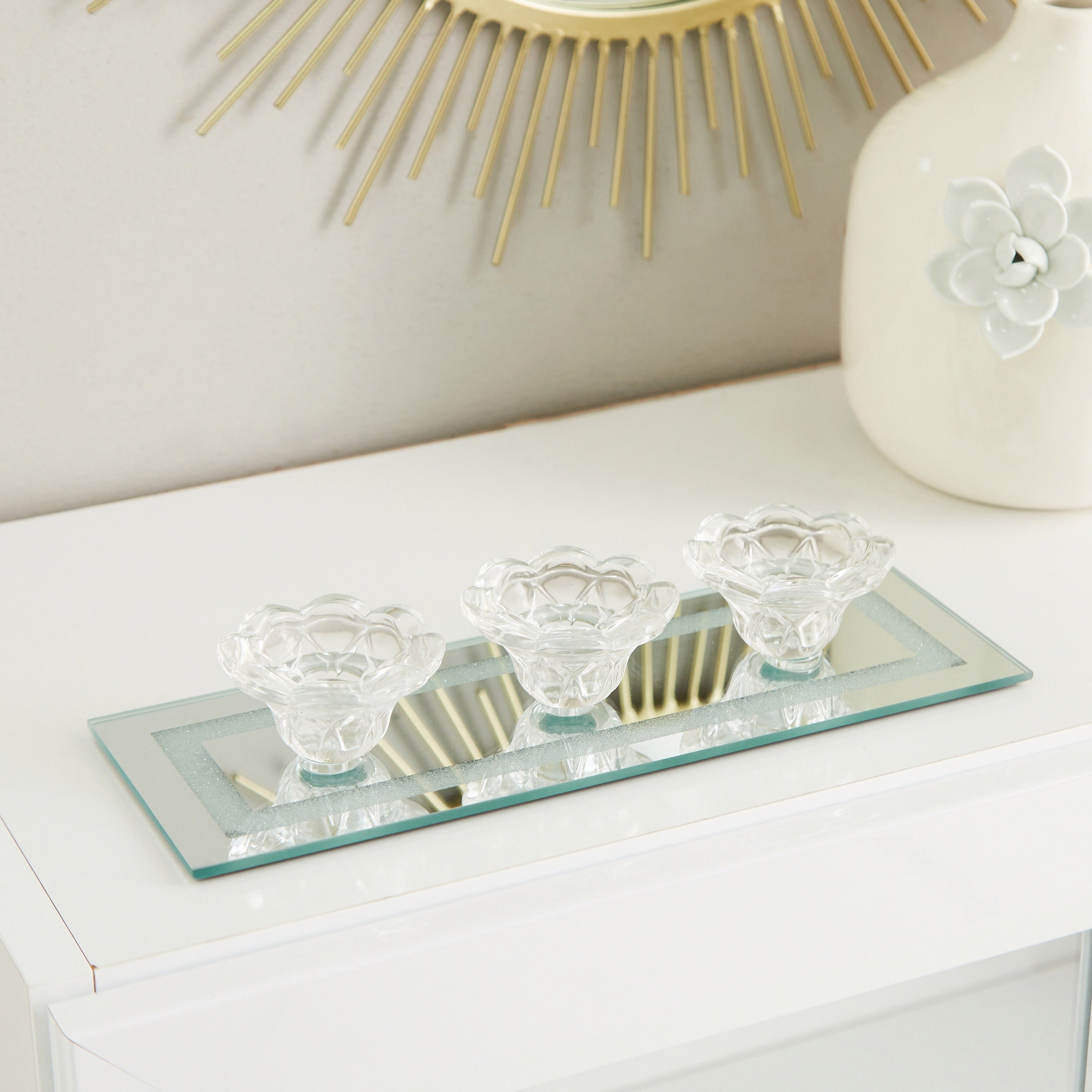 طقم حامل شموع زجاجي 4 قطع مع صينية عاكسة لامعة من هيبورن - 28x10x3.5 سم-hbxlivingroom-decorandaccessories-candleholders-image-3