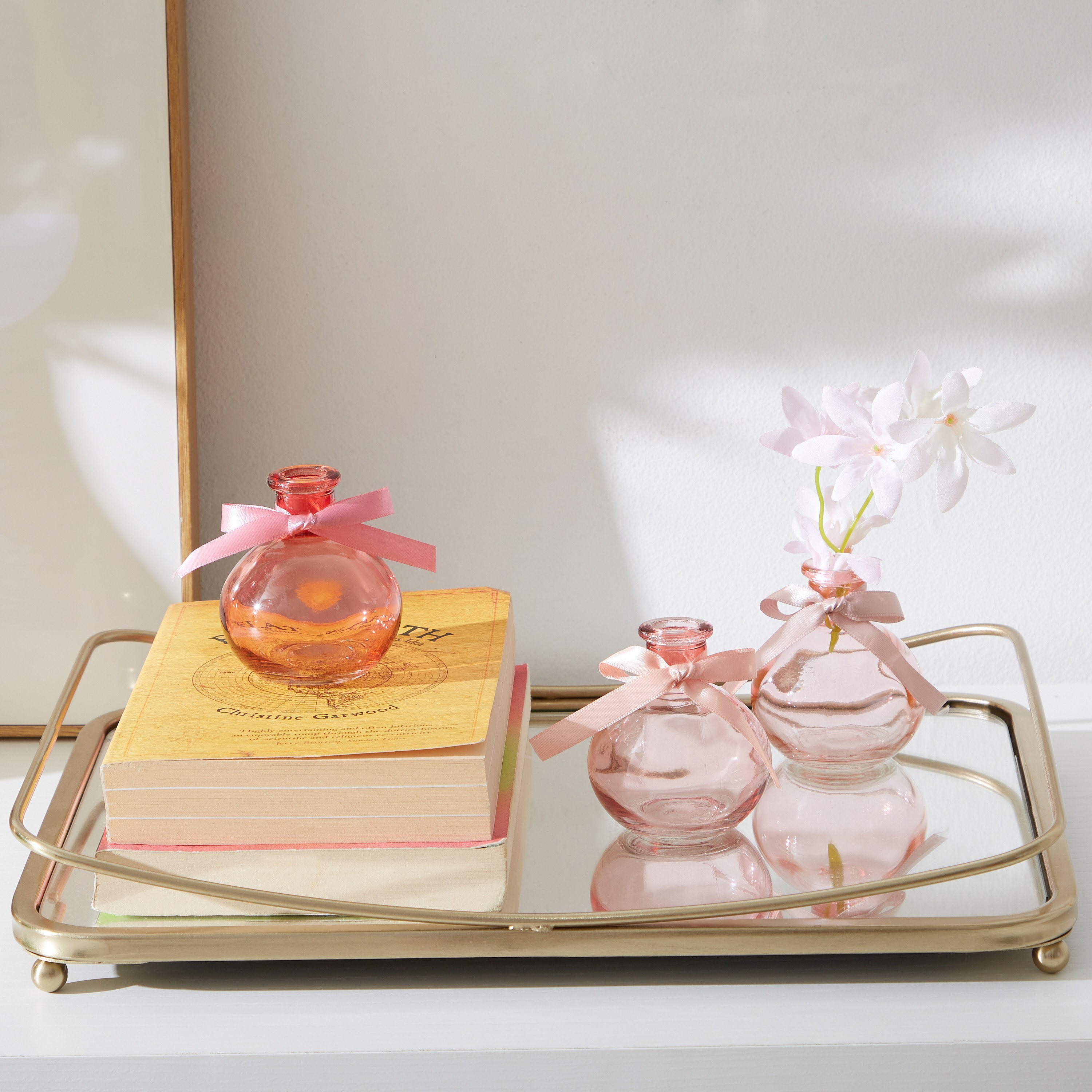 مزهريات زجاجية من أودري - طقم من 3 قطع-hbxbedroom-decorandaccessories-vases-image-1