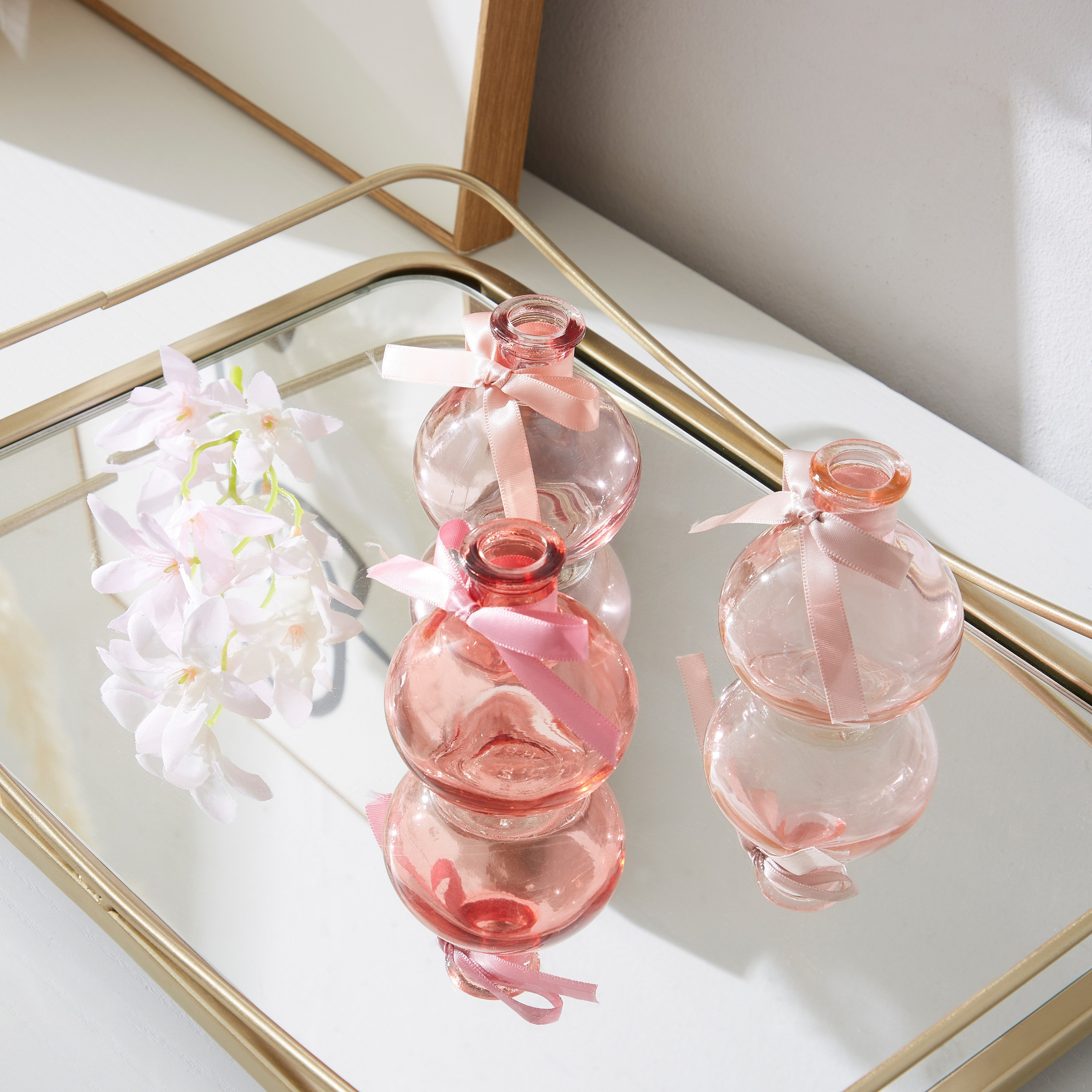 مزهريات زجاجية من أودري - طقم من 3 قطع-hbxbedroom-decorandaccessories-vases-image-2