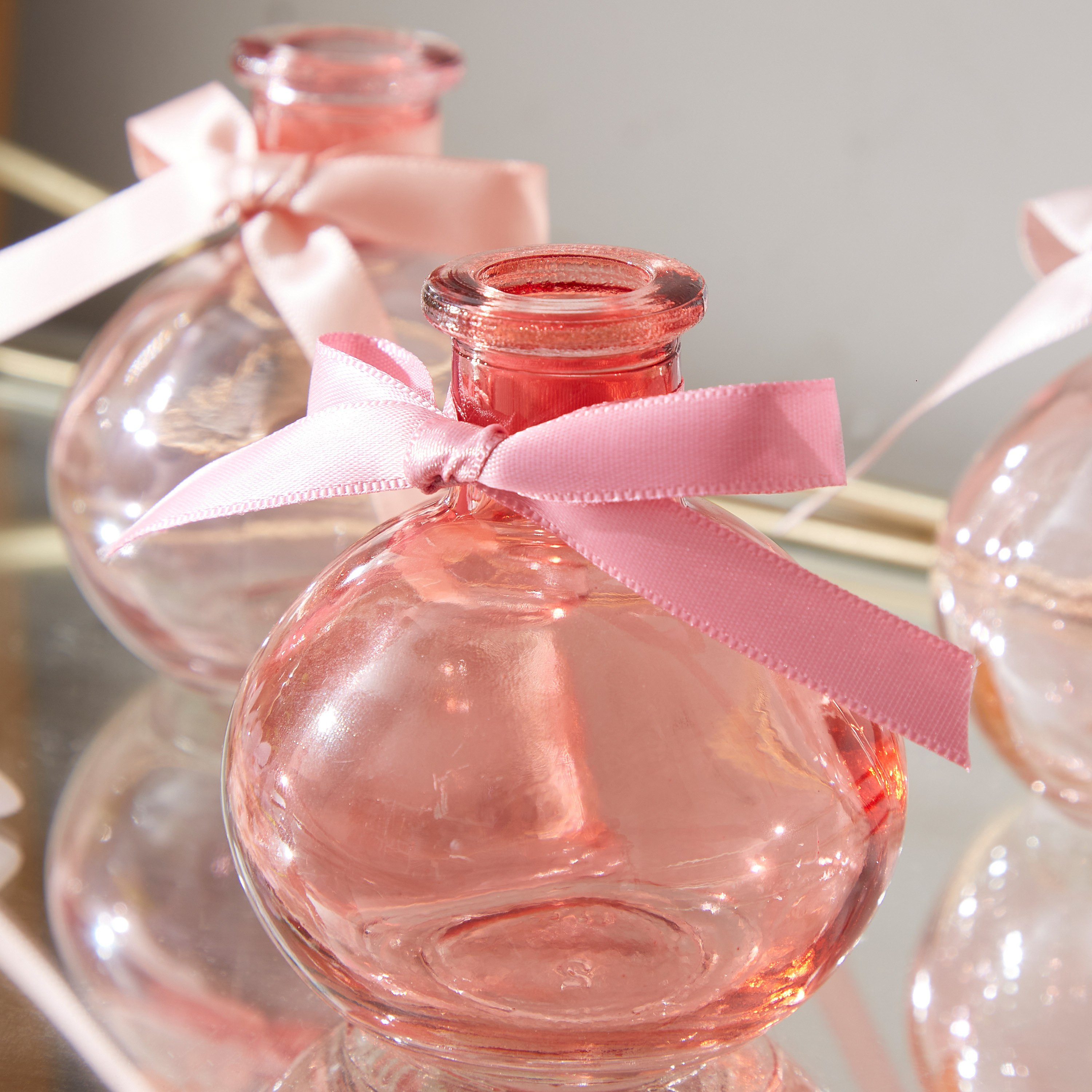 مزهريات زجاجية من أودري - طقم من 3 قطع-hbxbedroom-decorandaccessories-vases-image-3