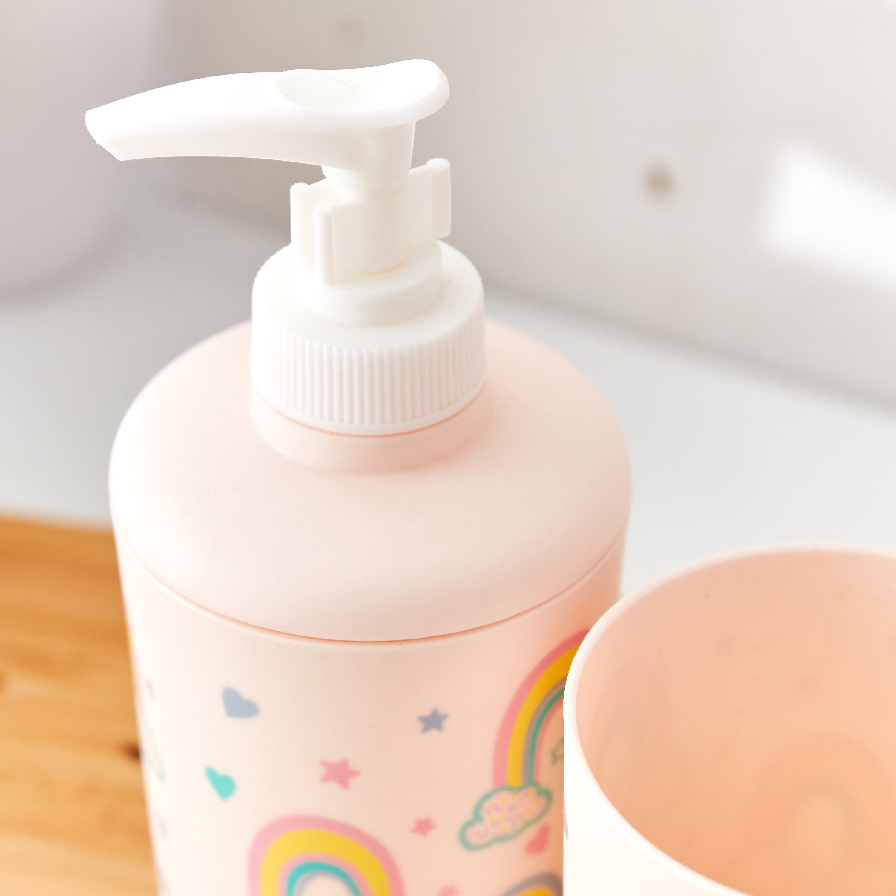 طقم إكسسوارات حمّام سيراميك بطبعات قوس قزح من أريس 3- قطع-hbxhomeware-hbxkidsandyouth-image-3