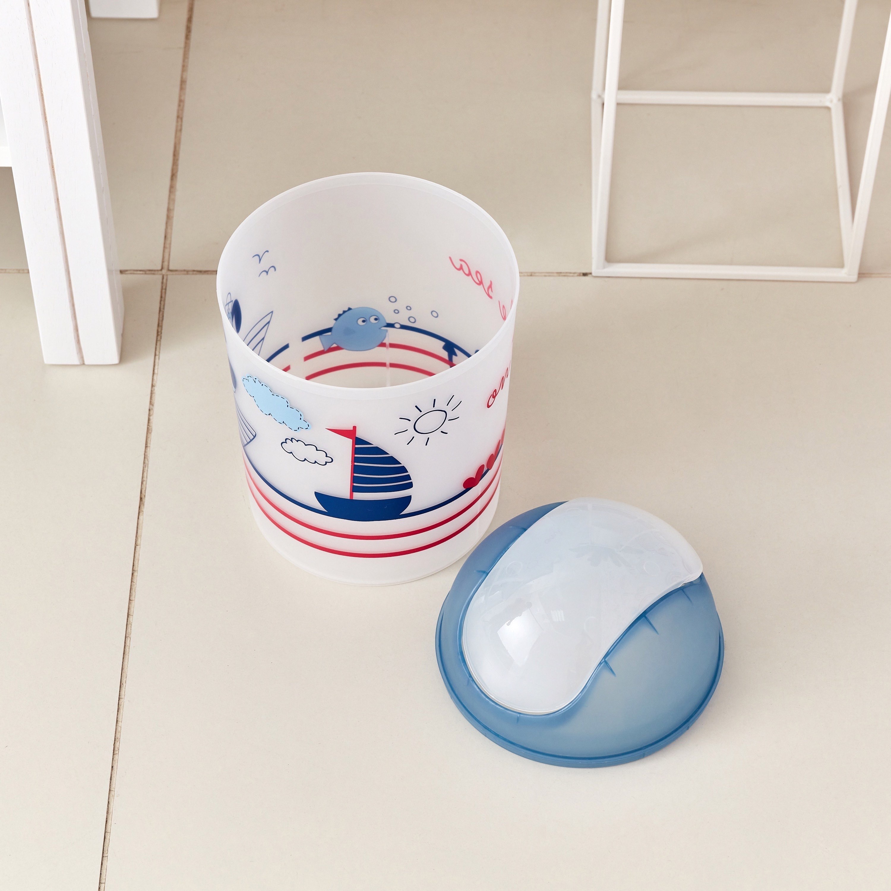 سلّة نفايات بولي بروبلين بطبعات رحلة بحريّة من أريس  - 19.5x24 سم-hbxhomeware-hbxkidsandyouth-image-3