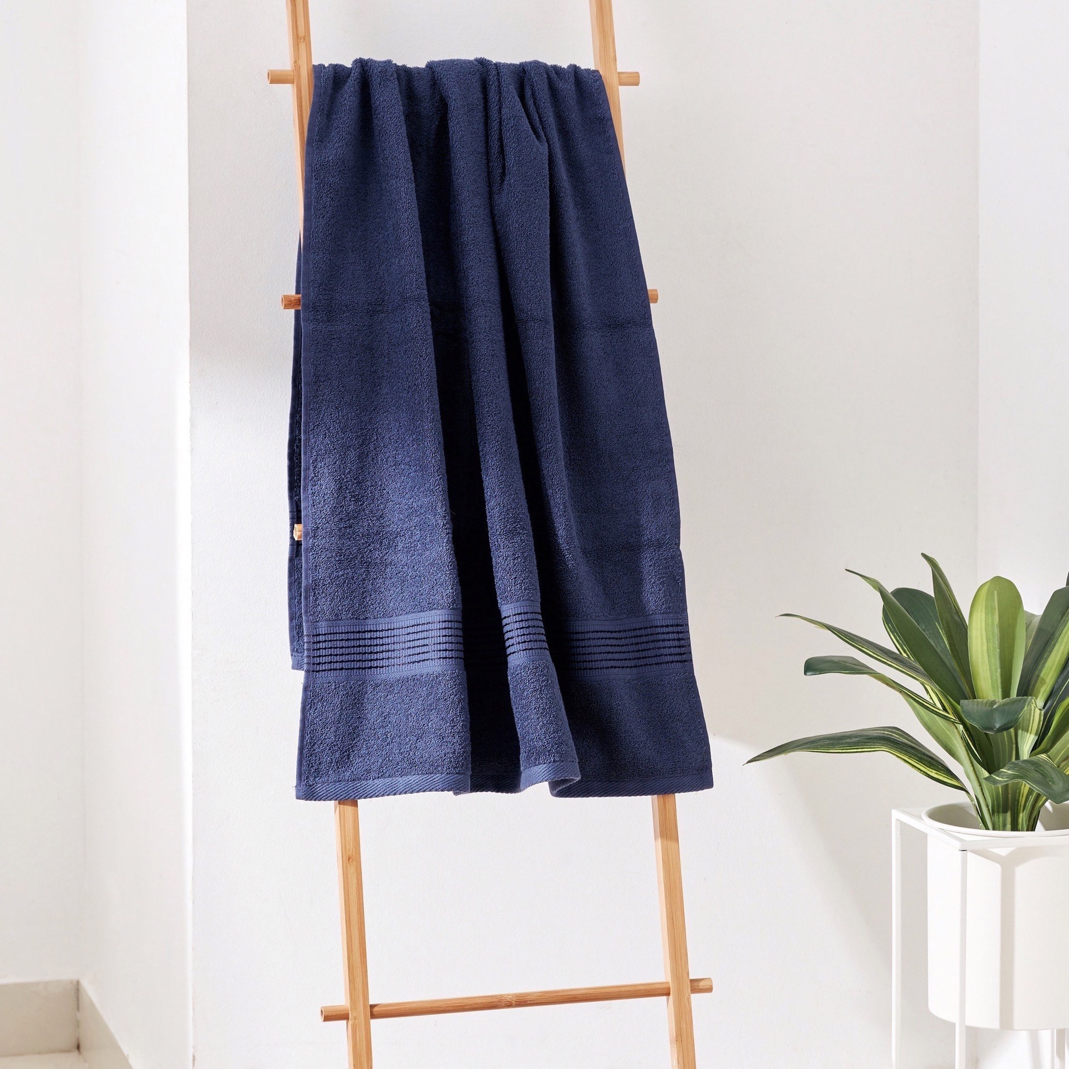 منشفة حمام ممشطة من إيسنشيال - 70×140 سم-hbxbathroom-bathroomtextiles-image-1