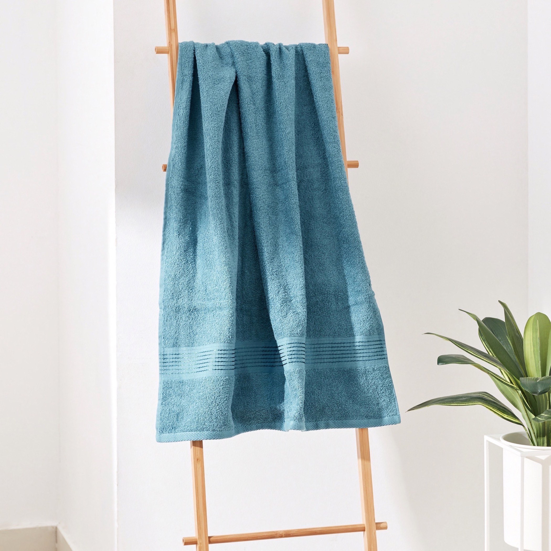 منشفة حمام ممشطة من إيسنشيال - 70×140 سم-hbxbathroom-bathroomtextiles-image-1