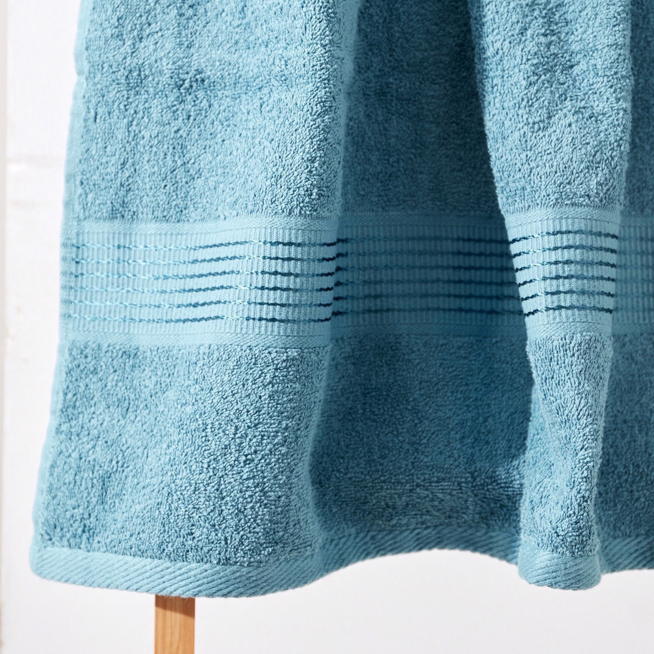 منشفة حمام ممشطة من إيسنشيال - 70×140 سم-hbxbathroom-bathroomtextiles-image-3