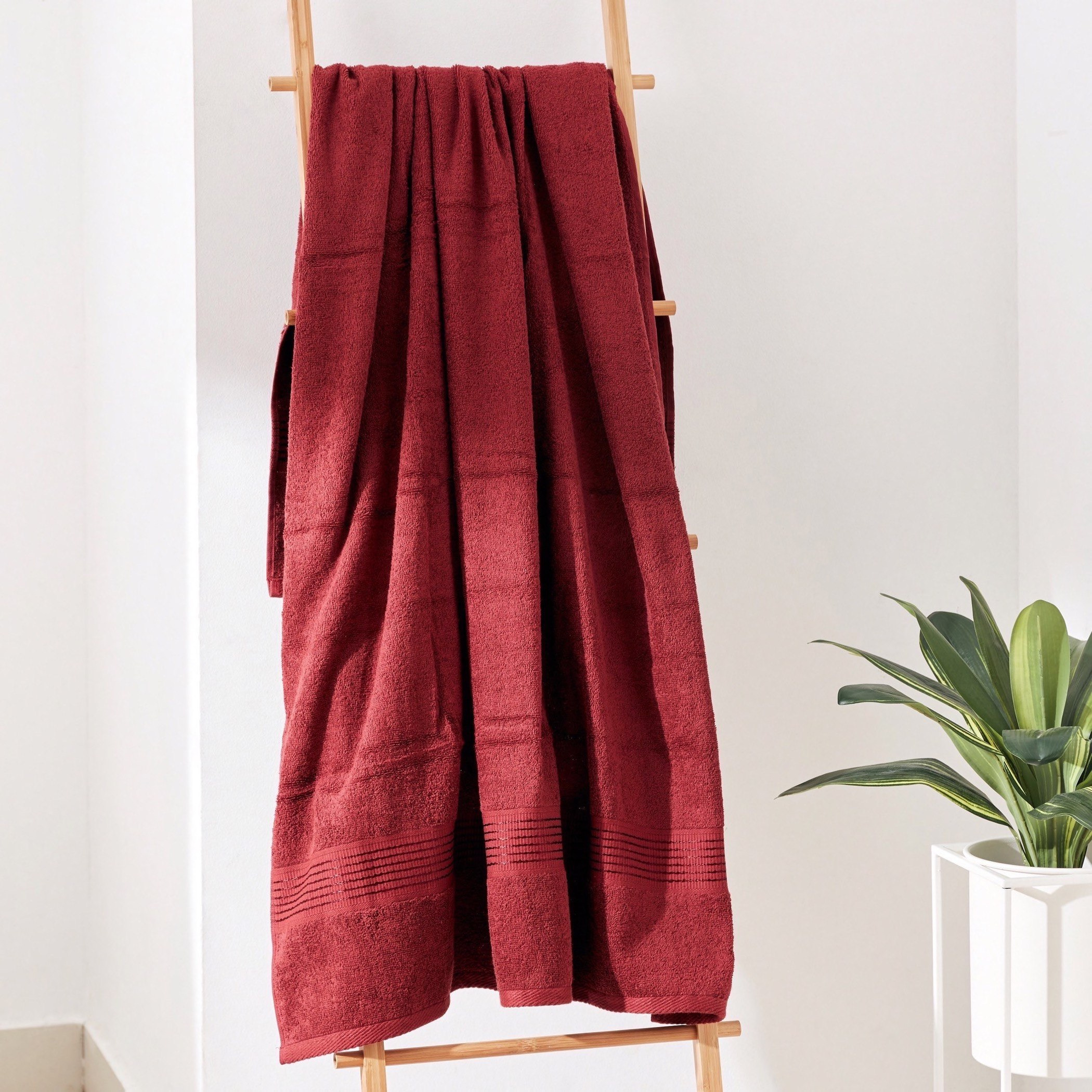 منشفة حمّام ممشطة من إسينشيال - 90x150 سم-hbxbathroom-bathroomtextiles-image-1