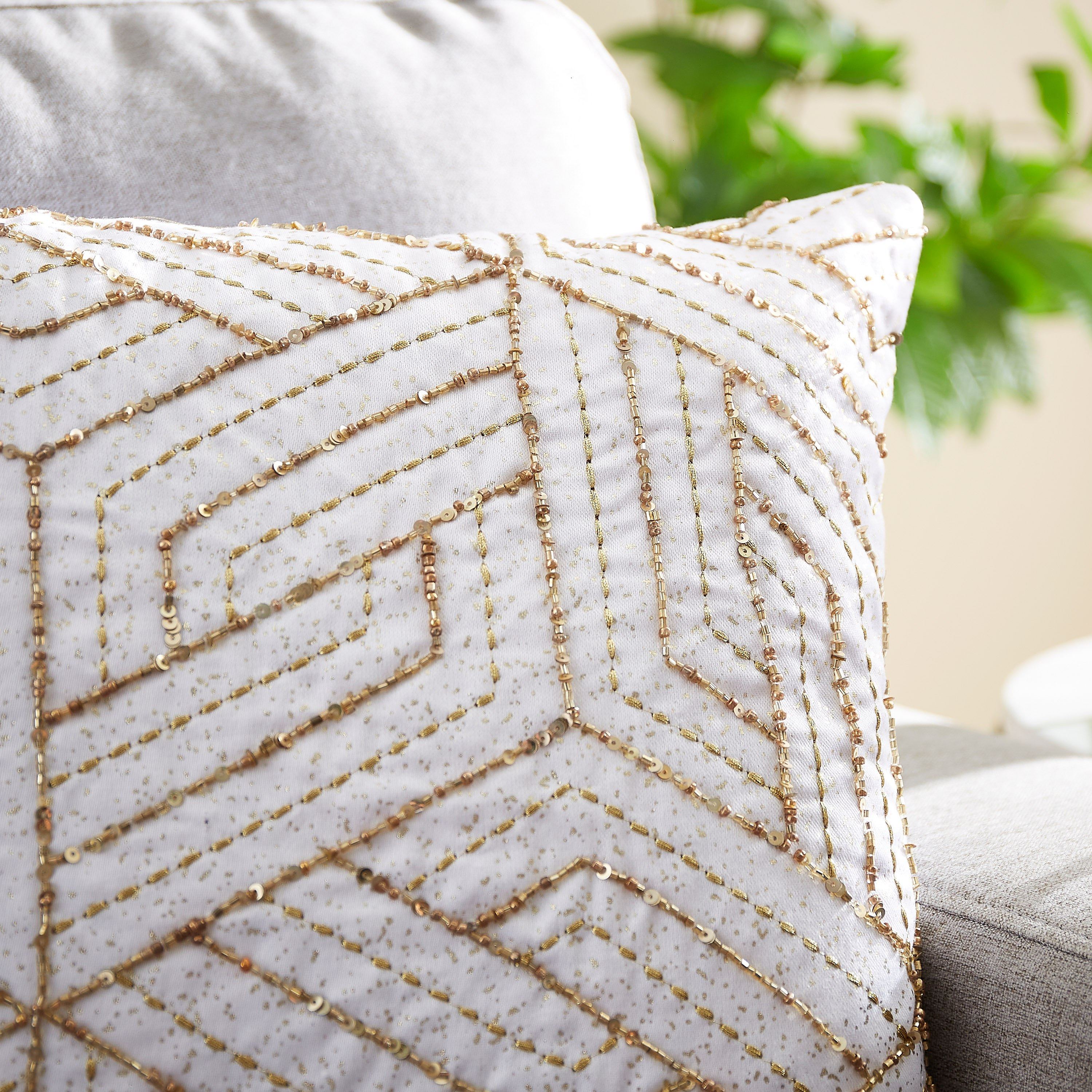 غطاء وسادة مزيّن بالخرز وطبعات فويل لورين من ألور - 40x40 سم-hbxhomeware-cushionsandcovers-cushioncovers-image-2