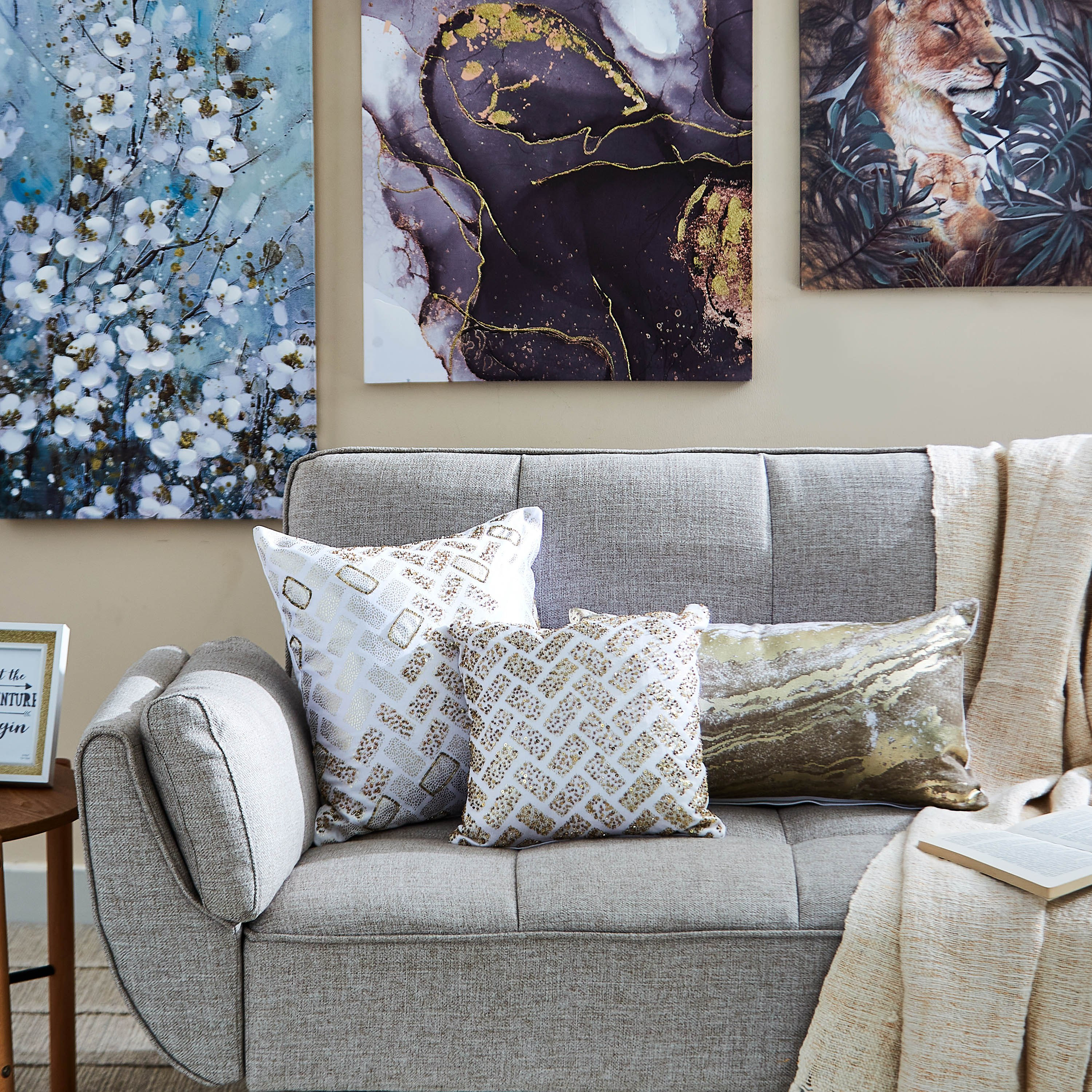 وسادة محشوة مزيّنة بالخرز وطبعات فويل فيرا من ألور - 30x30 سم-hbxlivingroom-furnishings-cushionsandcovers-filledcushions-image-4