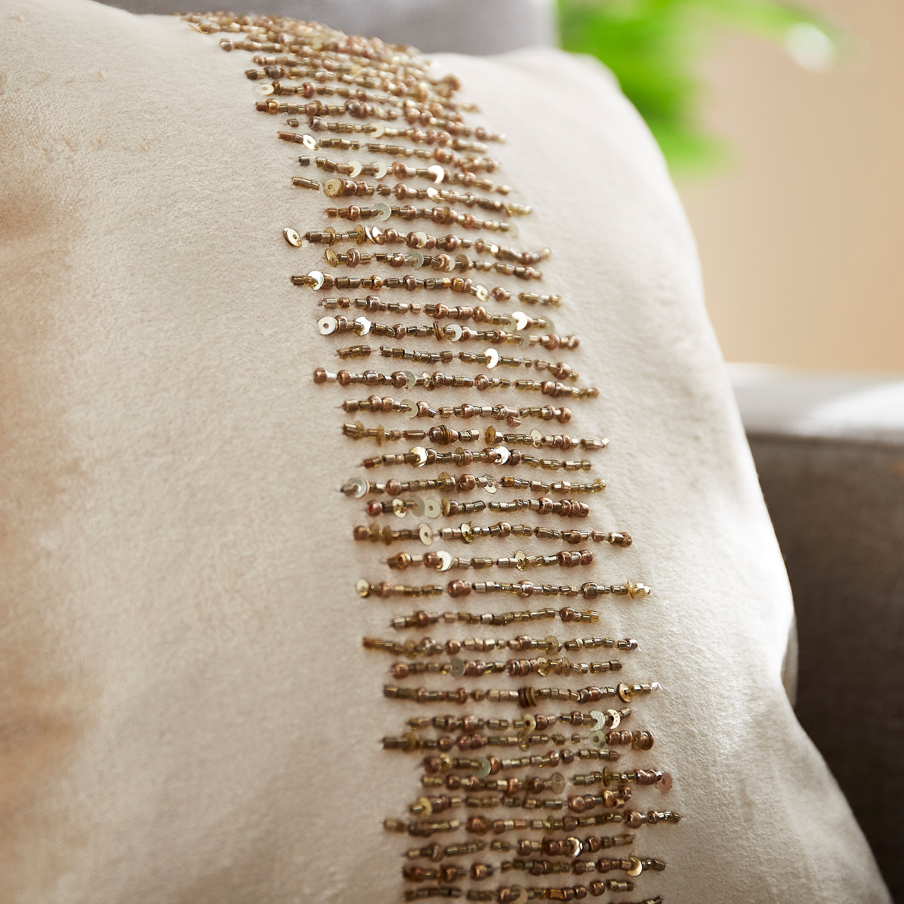 وسادة محشوة مزيّنة بالخرز 30x30 سم - ألور فيرا-hbxlivingroom-furnishings-cushionsandcovers-filledcushions-image-2