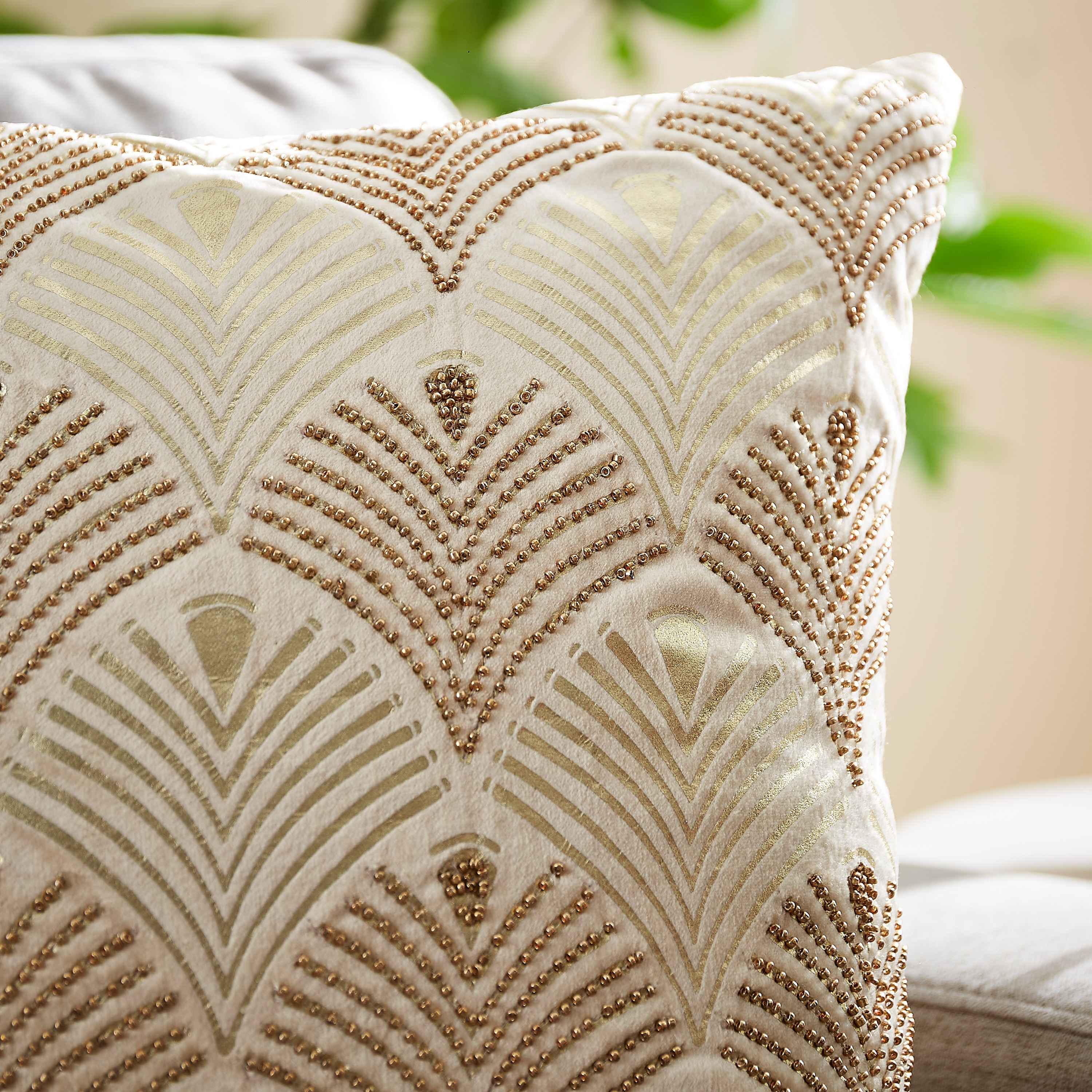 غطاء وسادة مزيّن بالخرز وطبعات فويل هايدي من ألور - 45x45 سم-hbxhomeware-cushionsandcovers-cushioncovers-image-2