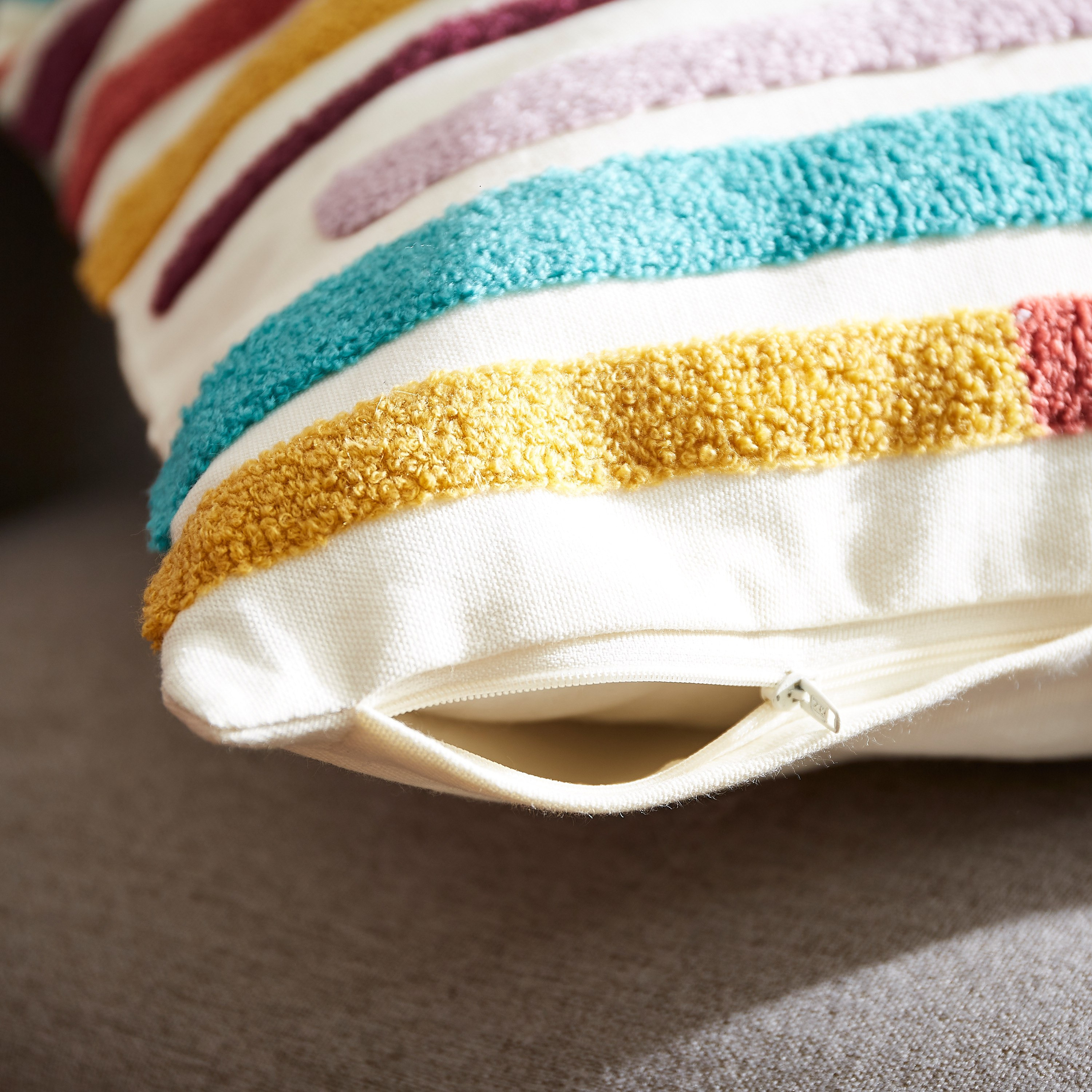 وسادة محشوة بتطريزات تجريدية - 45x45 سم-hbxlivingroom-furnishings-cushionsandcovers-filledcushions-image-3