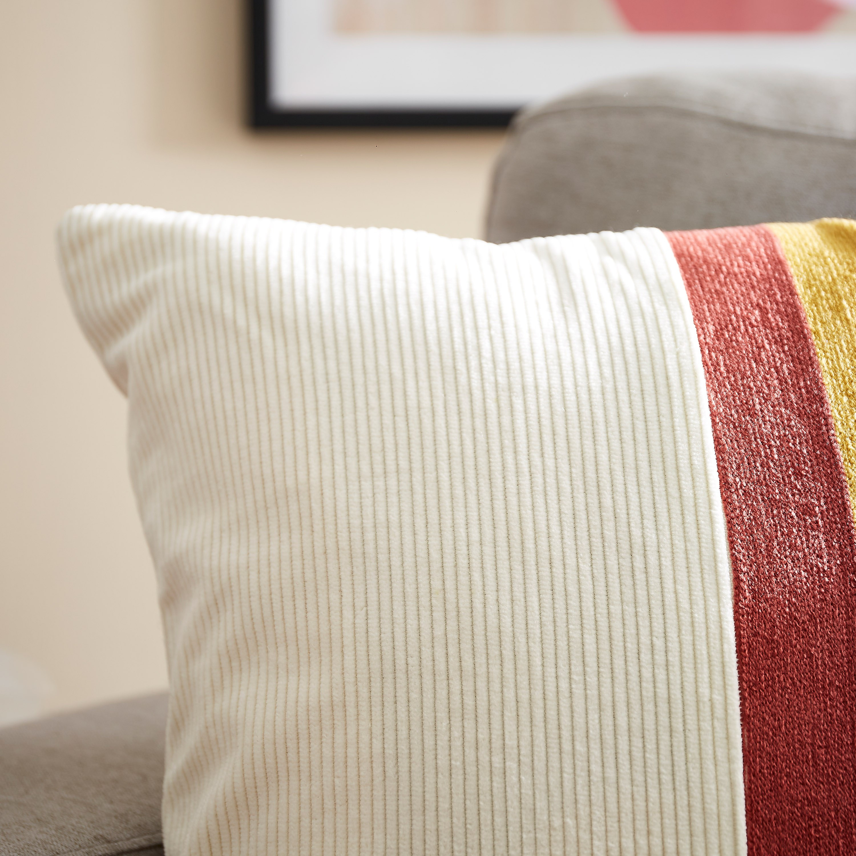 وسادة محشوة مطرزة بقوالب ملونة - 45x45 سم-hbxlivingroom-furnishings-cushionsandcovers-filledcushions-image-2