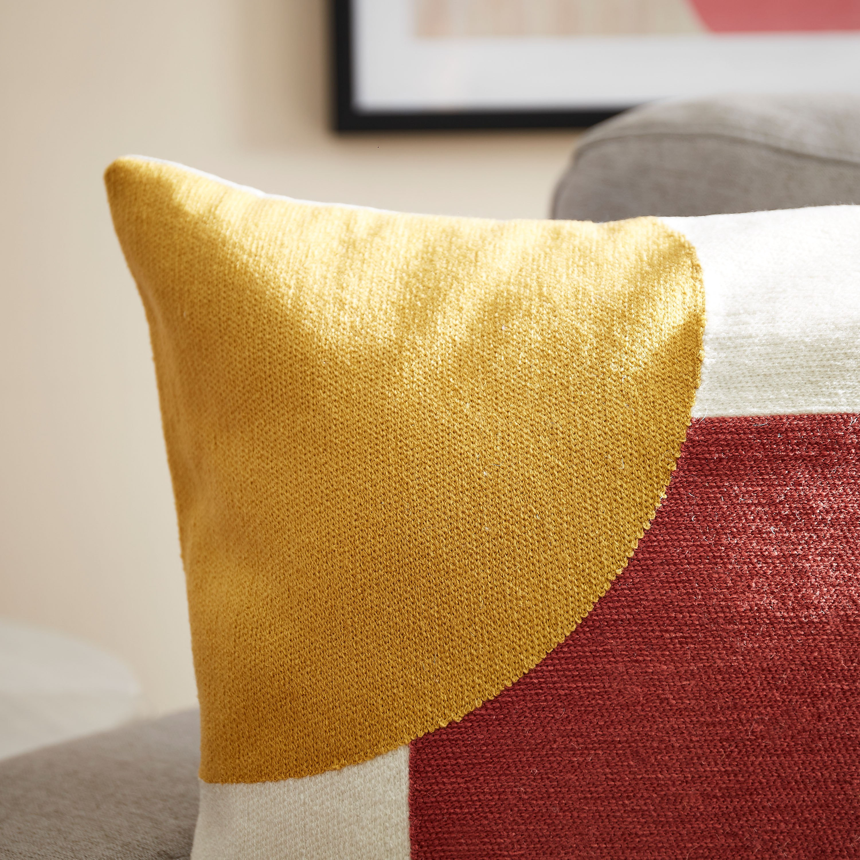 وسادة محشوة مطرزة بقوالب ملونة - 45x45 سم-hbxlivingroom-furnishings-cushionsandcovers-filledcushions-image-2