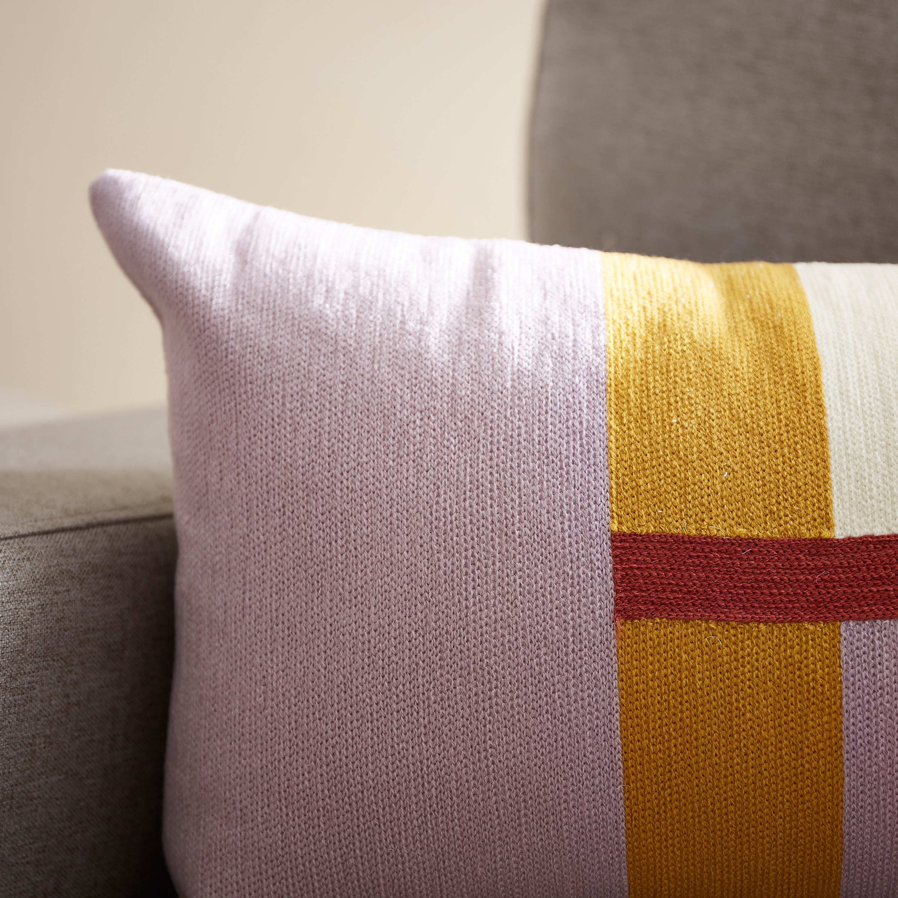 وسادة محشوة مطرزة بقوالب ملونة - 30x50 سم-hbxlivingroom-furnishings-cushionsandcovers-filledcushions-image-2