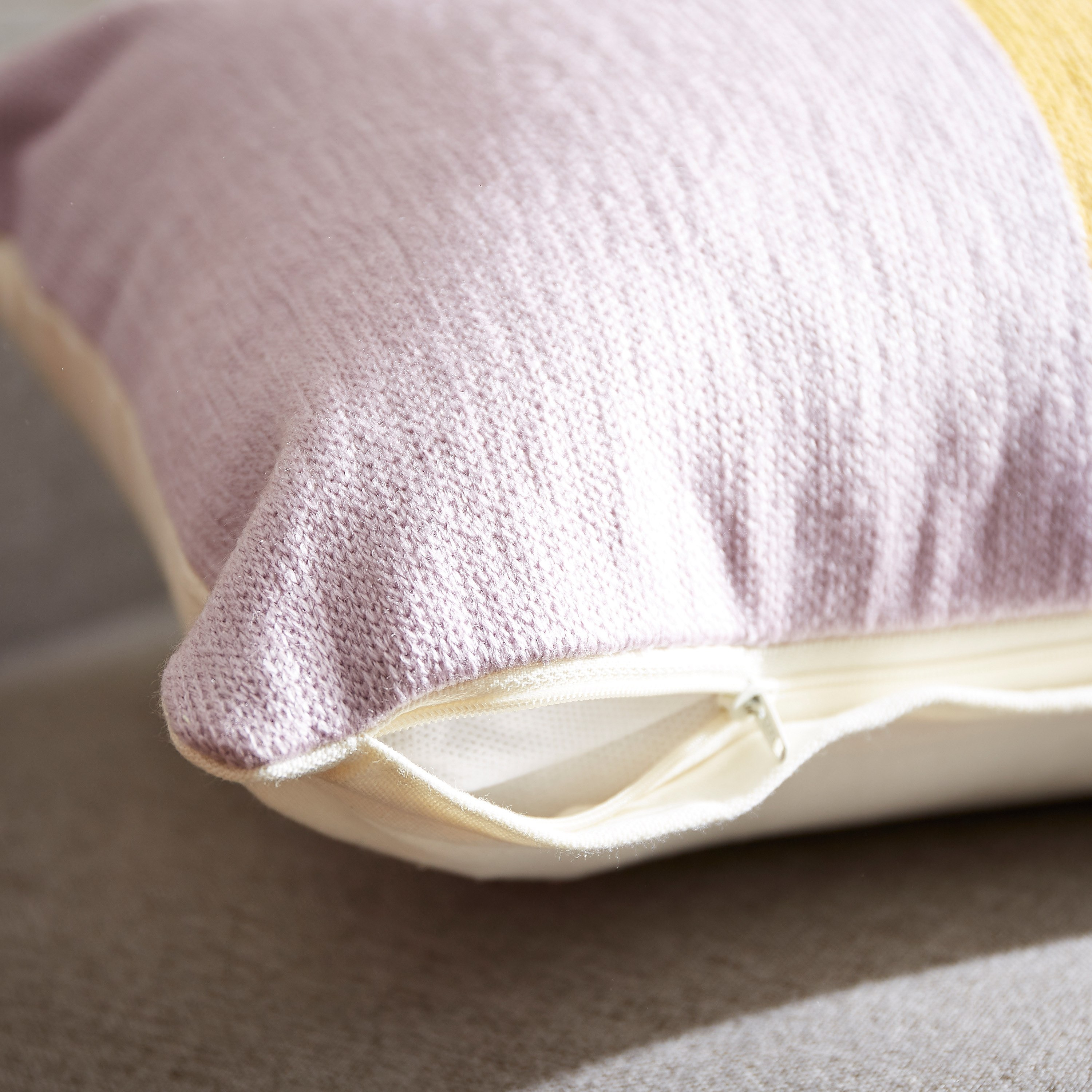 وسادة محشوة مطرزة بقوالب ملونة - 30x50 سم-hbxlivingroom-furnishings-cushionsandcovers-filledcushions-image-3