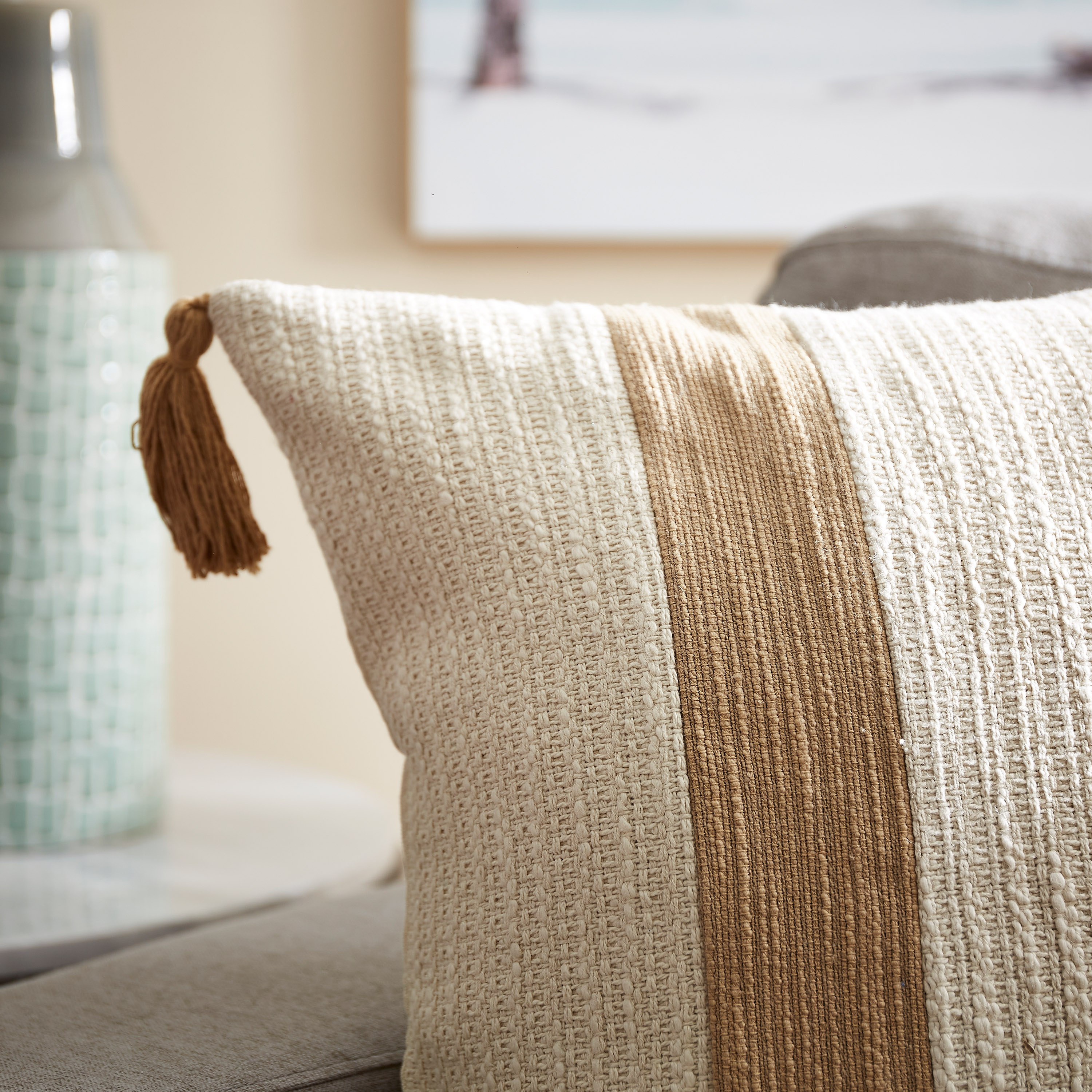 وسادة محشوة برقعة كريويل من كلايتون - 45x45 سم-hbxlivingroom-furnishings-cushionsandcovers-filledcushions-image-2
