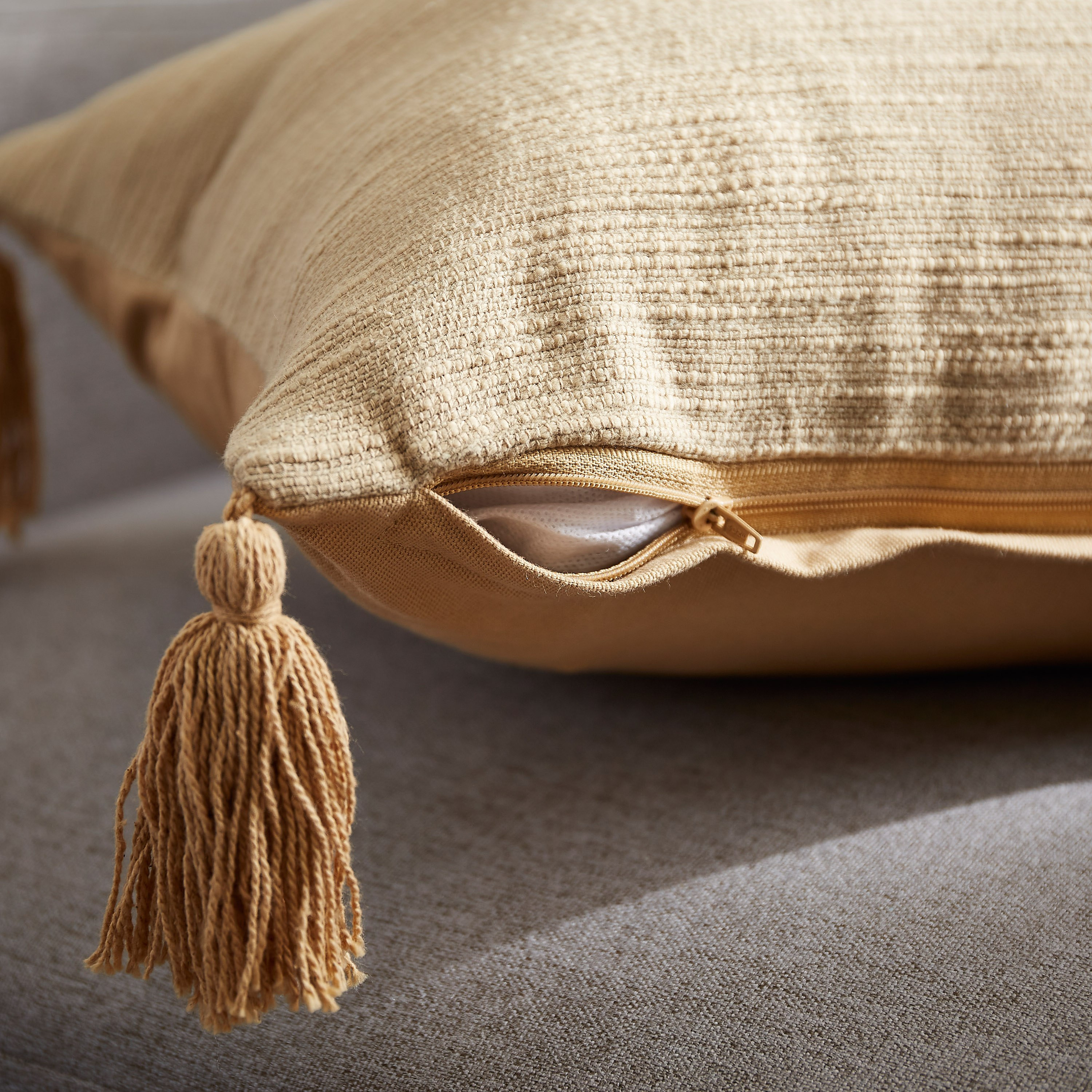وسادة محشوة سادة  كريويل من كلايتون - 30x50 سم-hbxlivingroom-furnishings-cushionsandcovers-filledcushions-image-3