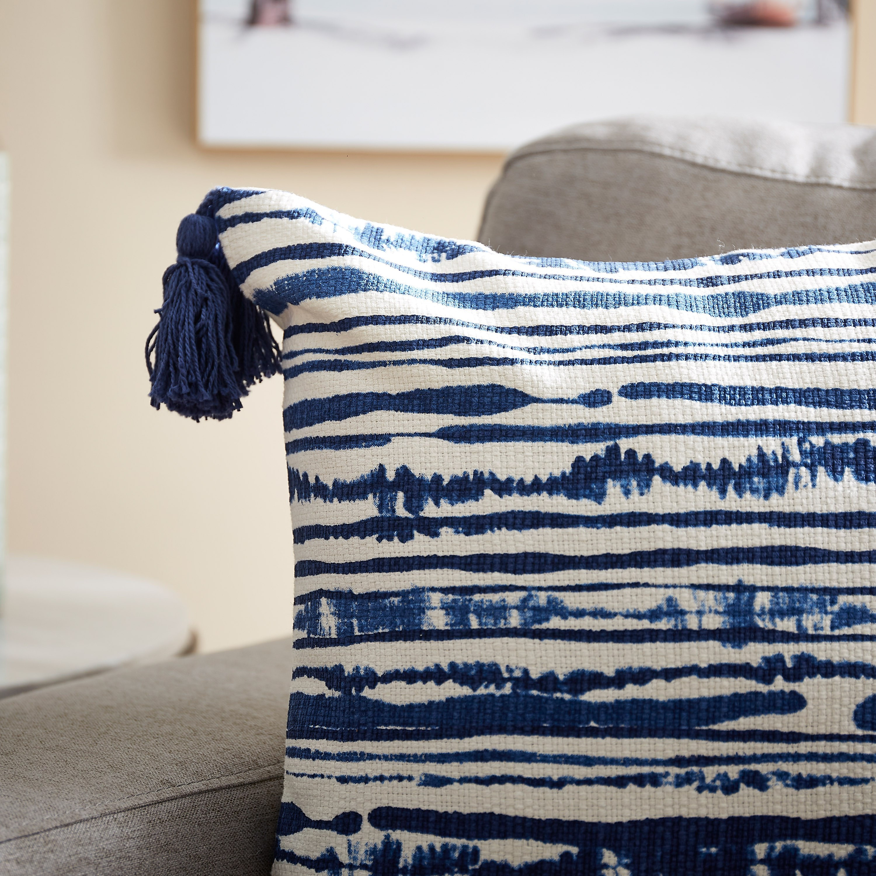 وسادة محشوة بطبعات تاي داي جيس - 40x40 سم-hbxlivingroom-furnishings-cushionsandcovers-filledcushions-image-2