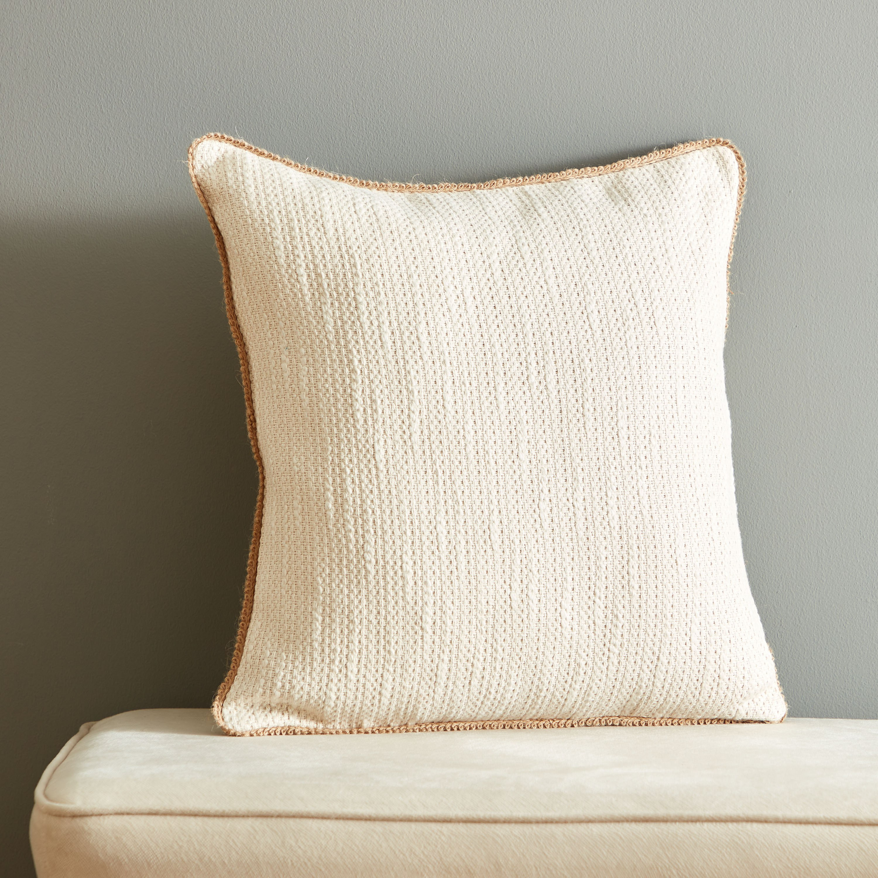 غطاء وسادة بارز الملمس من والتر - 45x45 سم-hbxhomeware-cushionsandcovers-cushioncovers-image-1