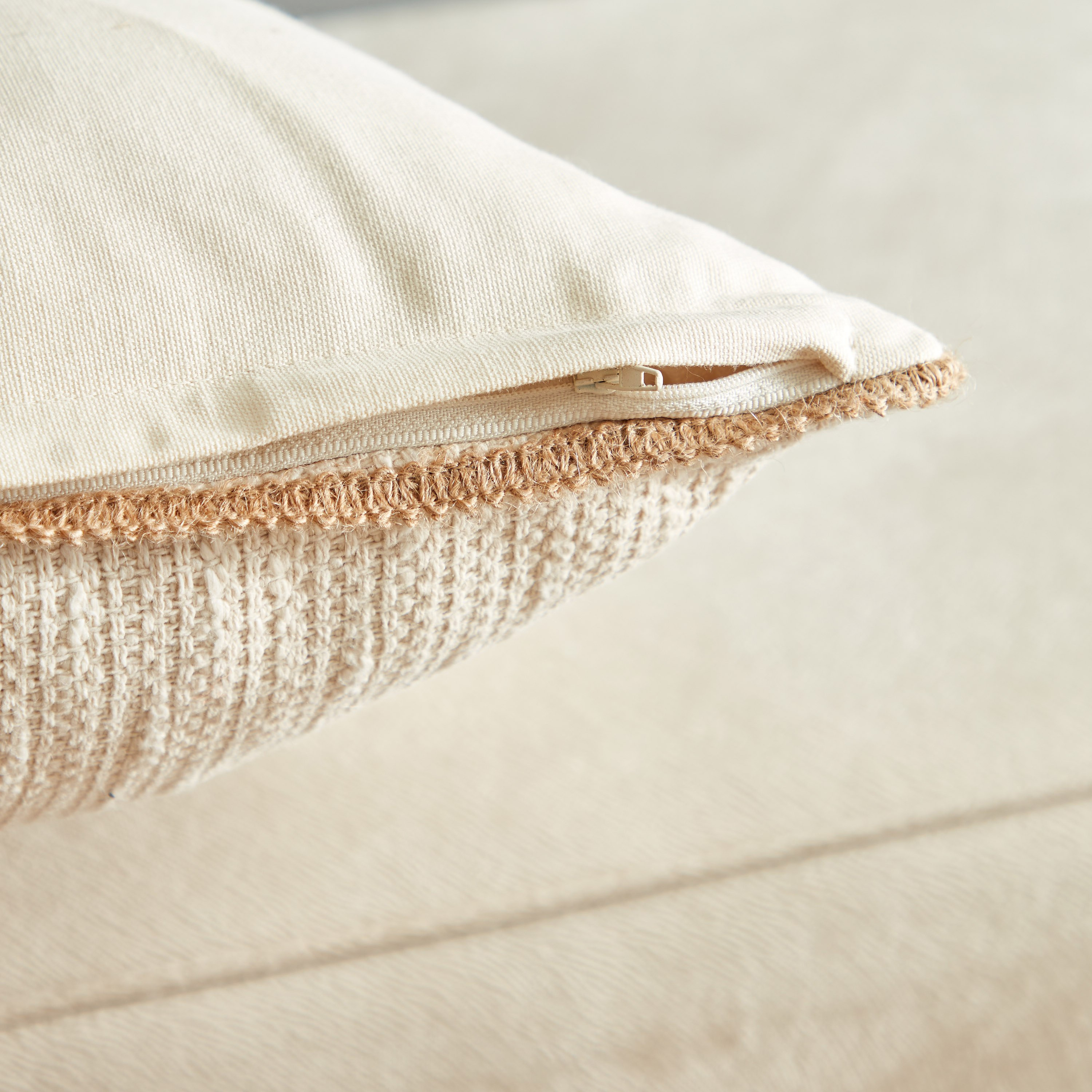 غطاء وسادة بارز الملمس من والتر - 45x45 سم-hbxhomeware-cushionsandcovers-cushioncovers-image-3
