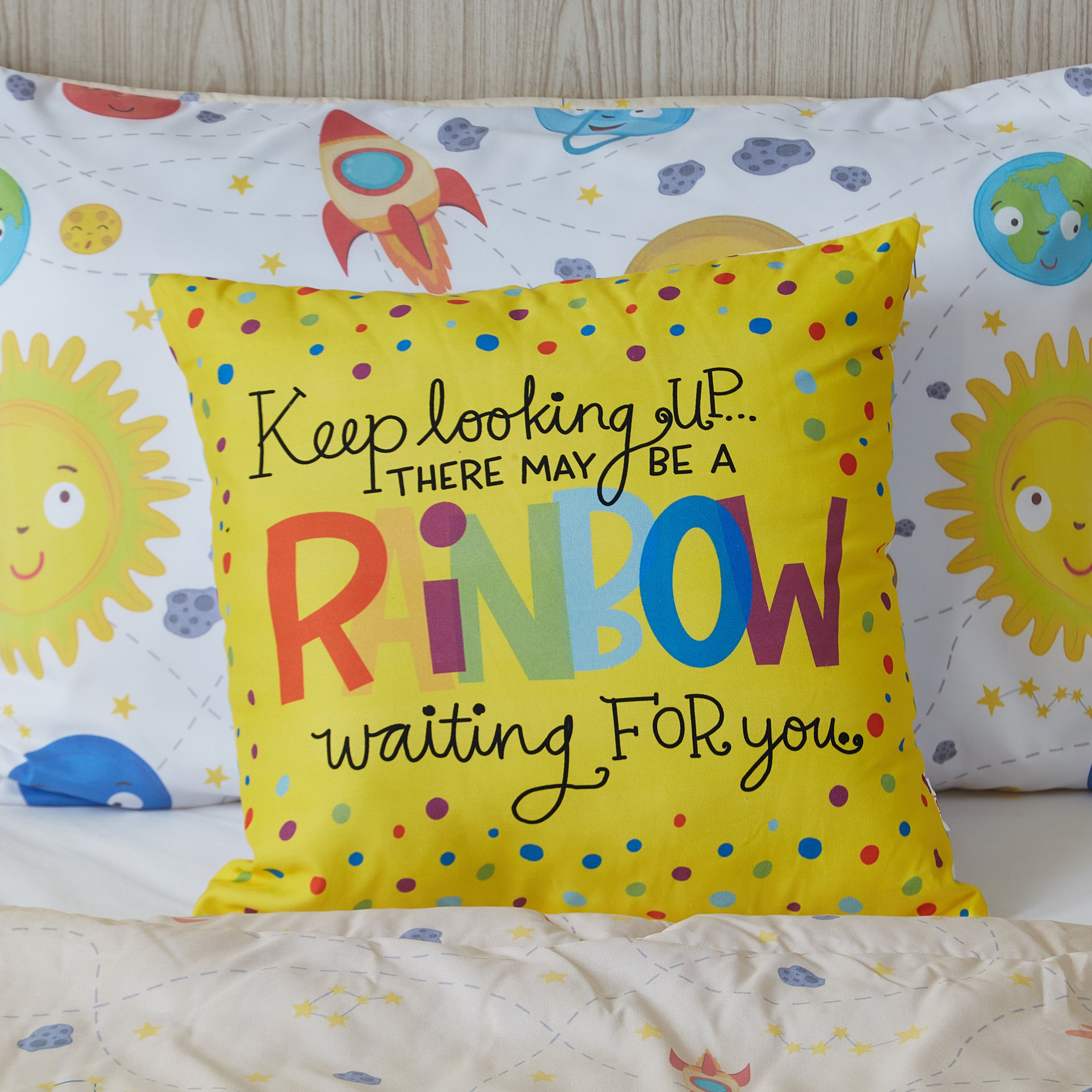 وسادة محشوة بتصميم رقمي لقوس قزح من هومي - 40x40 سم-hbxhomeware-hbxkidsandyouth-image-1