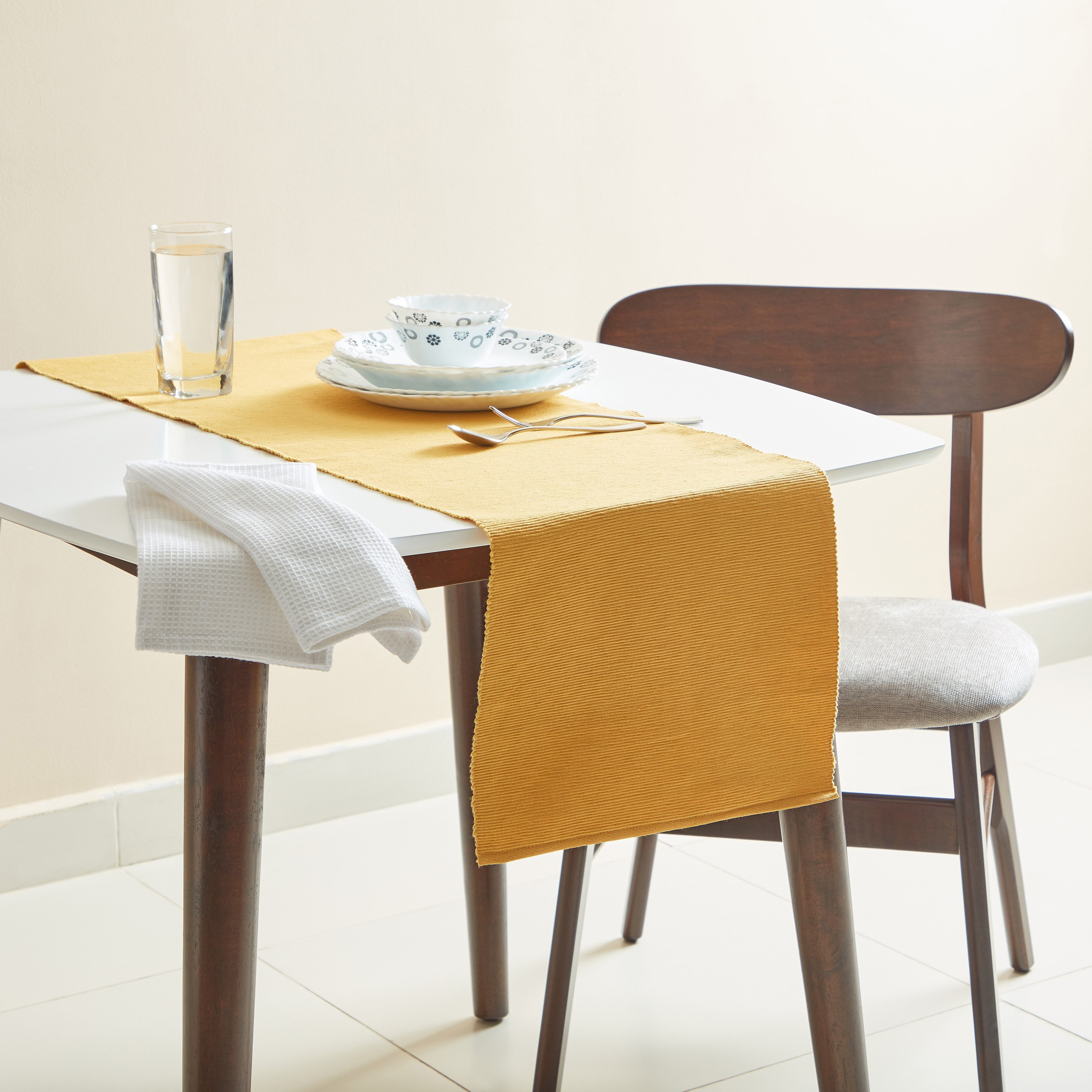 مفرش مضلّع من أتلانتا - 33x120 سم-hbxdecorandfurnishings-homefurnishings-tablelinens-image-3