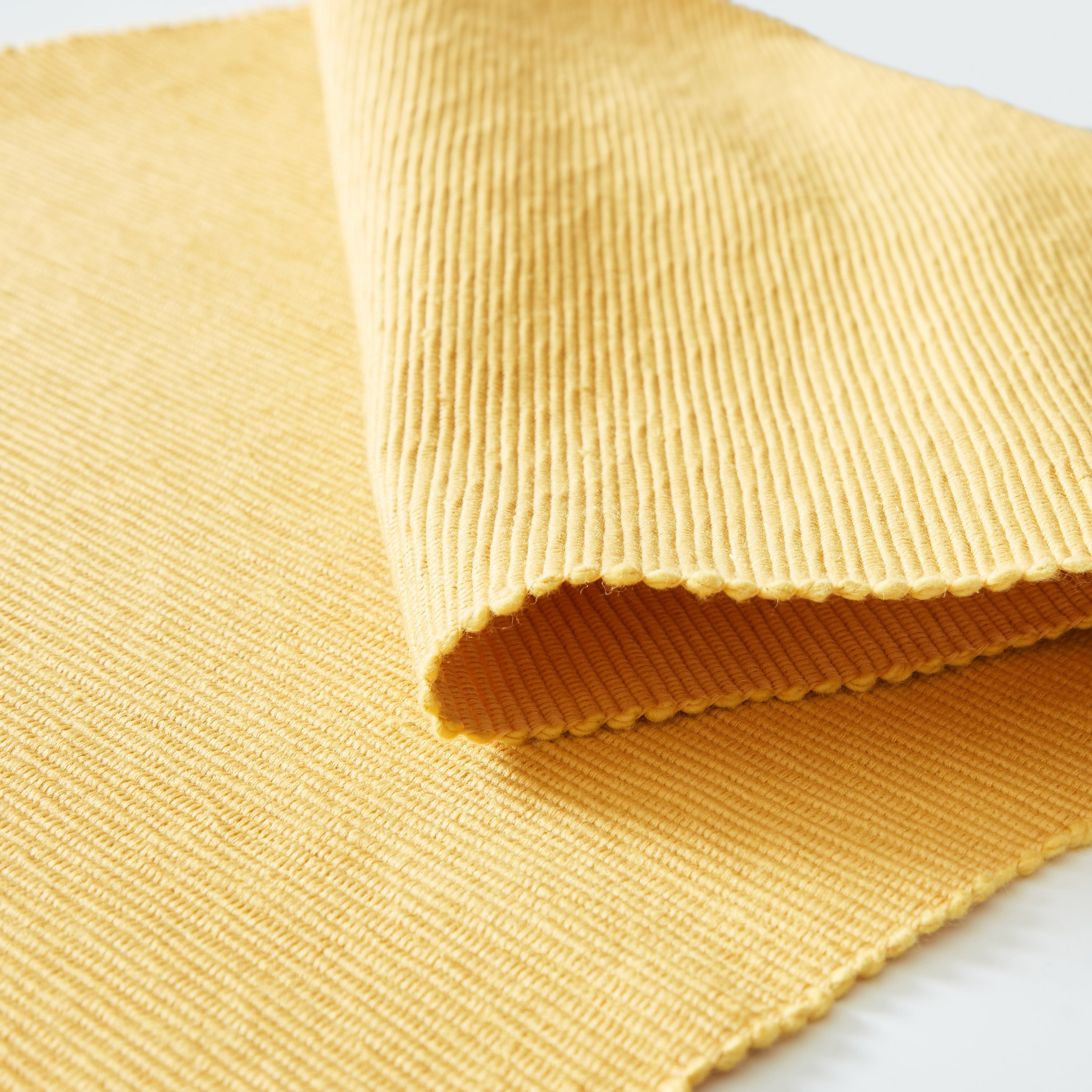 مفرش مضلّع من أتلانتا - 33x180 سم-hbxdecorandfurnishings-homefurnishings-tablelinens-image-3
