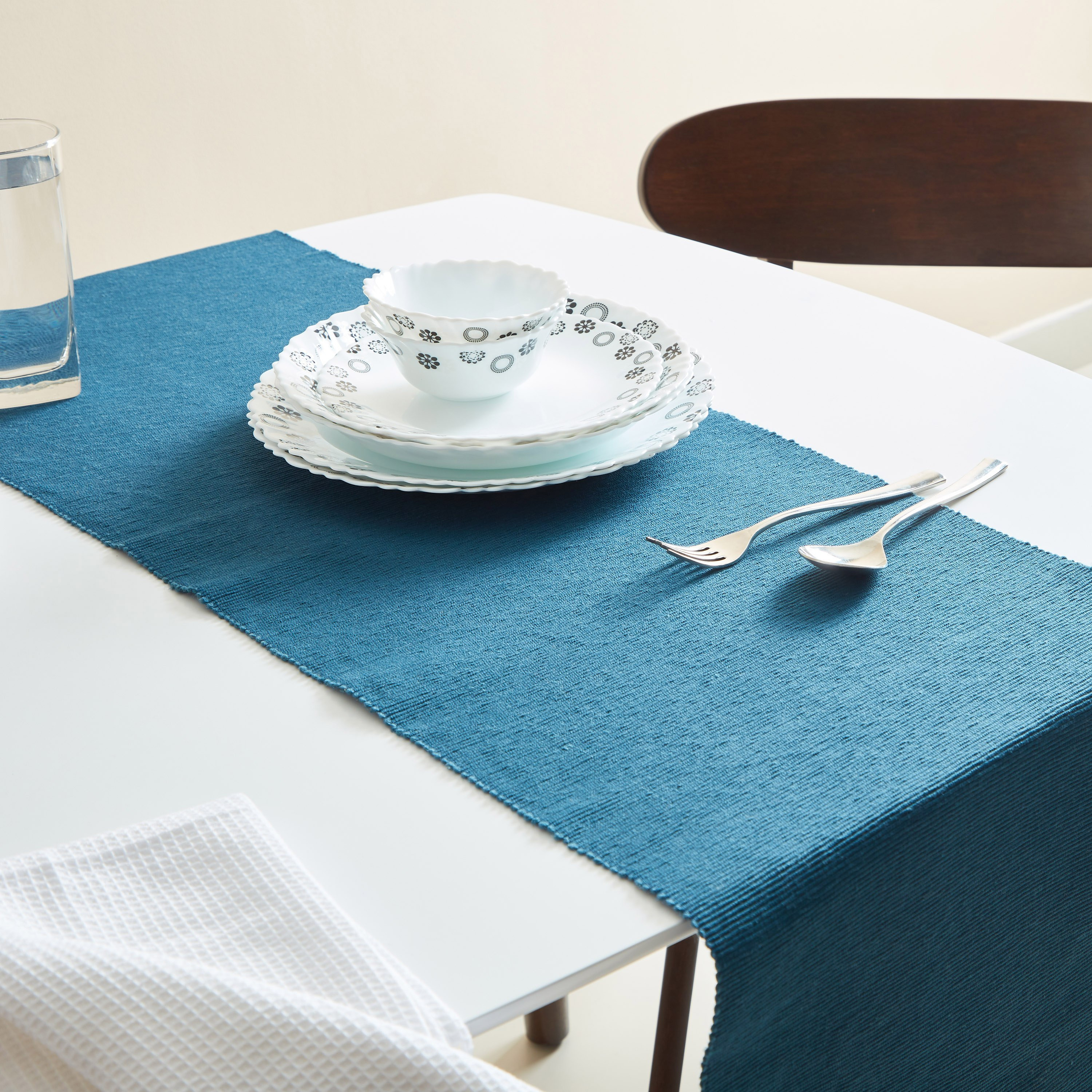 مفرش مضلّع من أتلانتا - 33x120 سم-hbxdecorandfurnishings-homefurnishings-tablelinens-image-2