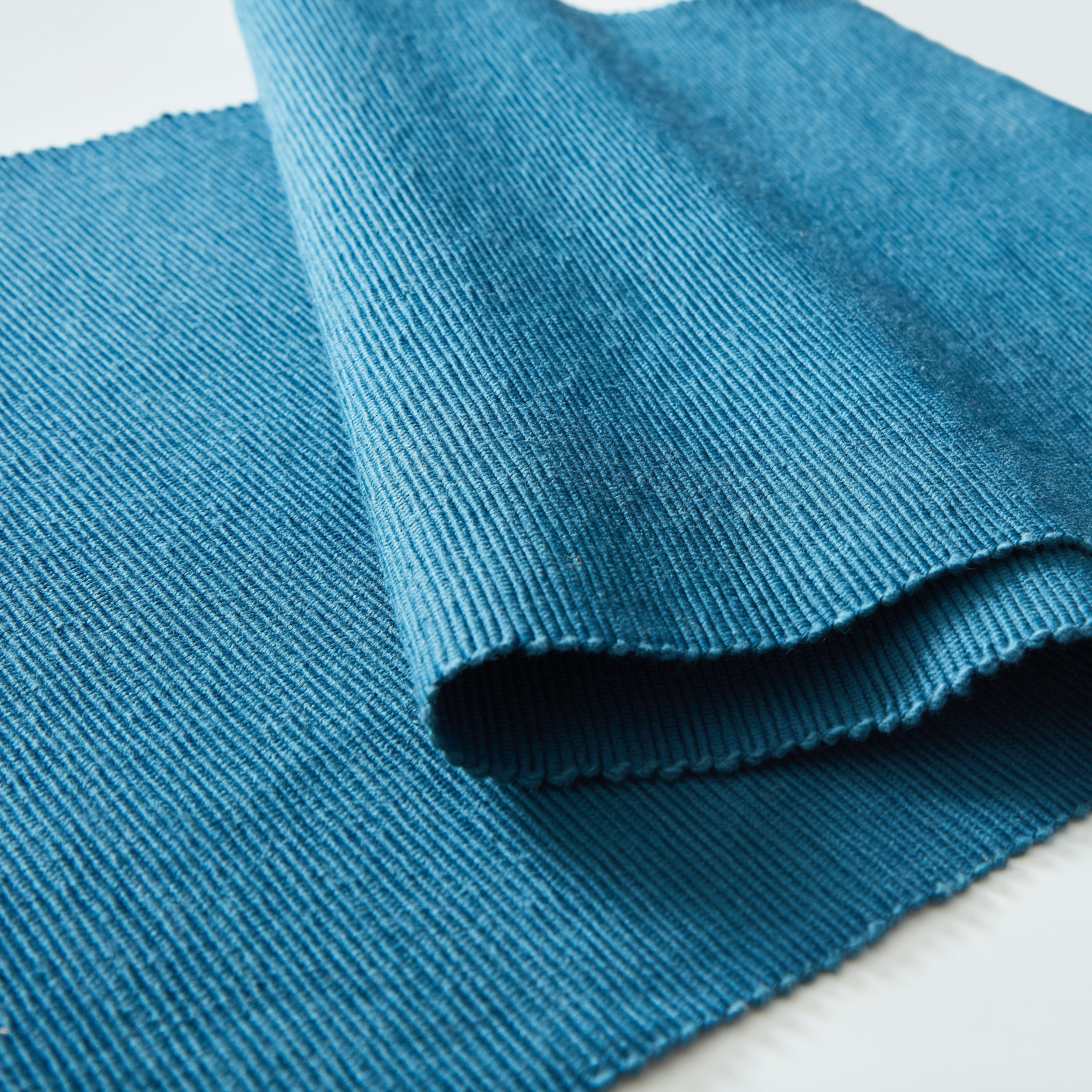 مفرش مضلّع من أتلانتا - 33x120 سم-hbxdecorandfurnishings-homefurnishings-tablelinens-image-3