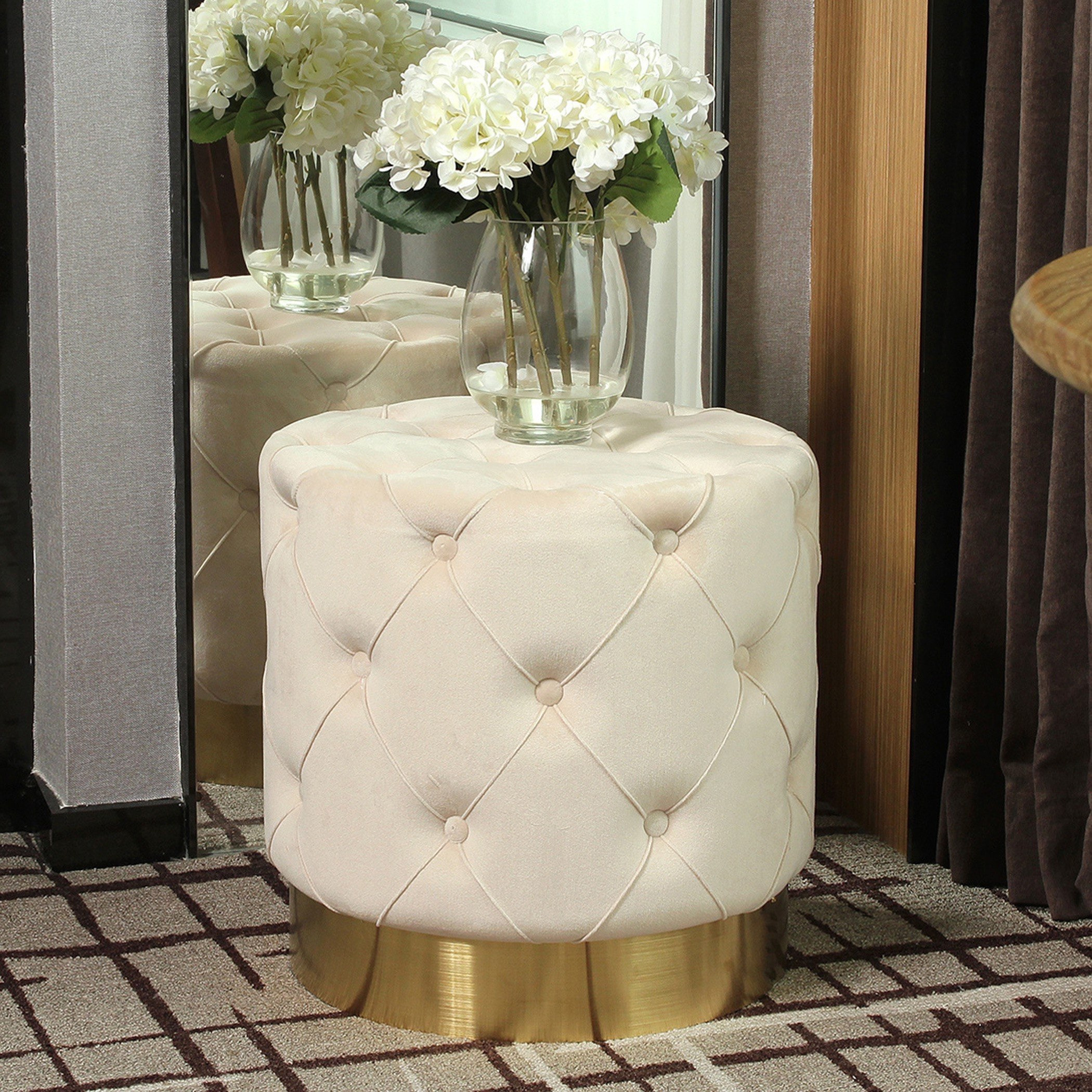 مسند قدم مخملي من بولين-hbxlivingroom-sofasandarmchairs-ottomansandfootstools-image-1