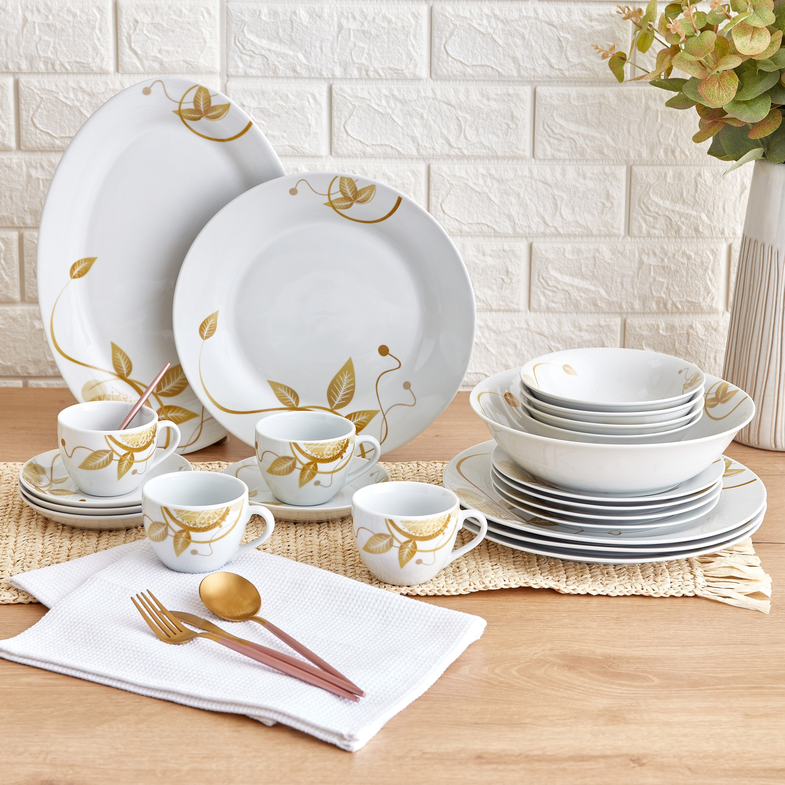 Beautiful dinner outlet set