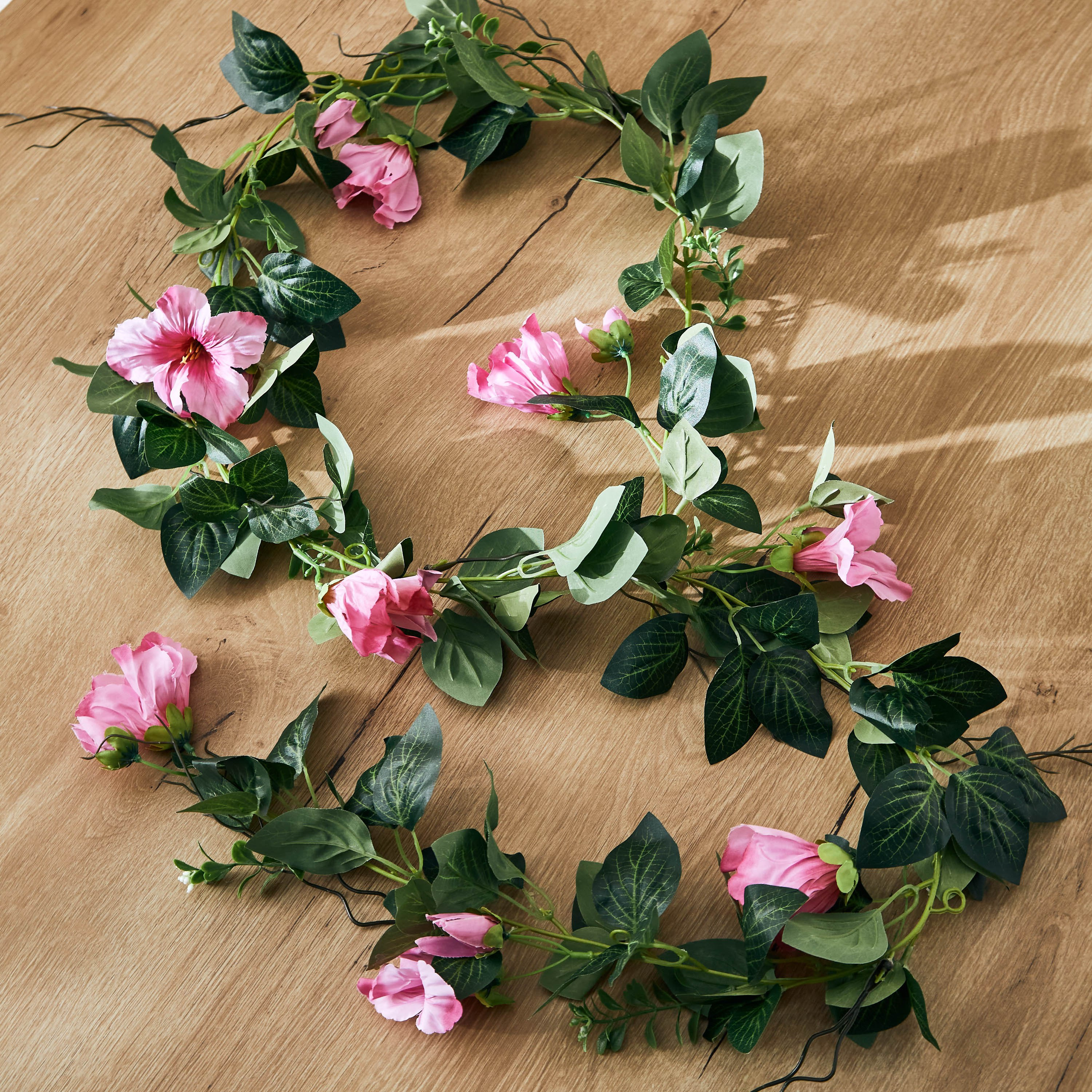 إكليل زهور من إيدينك - 180 سم-hbxdecorandfurnishings-homeaccessories-artificialflowersandplants-image-1