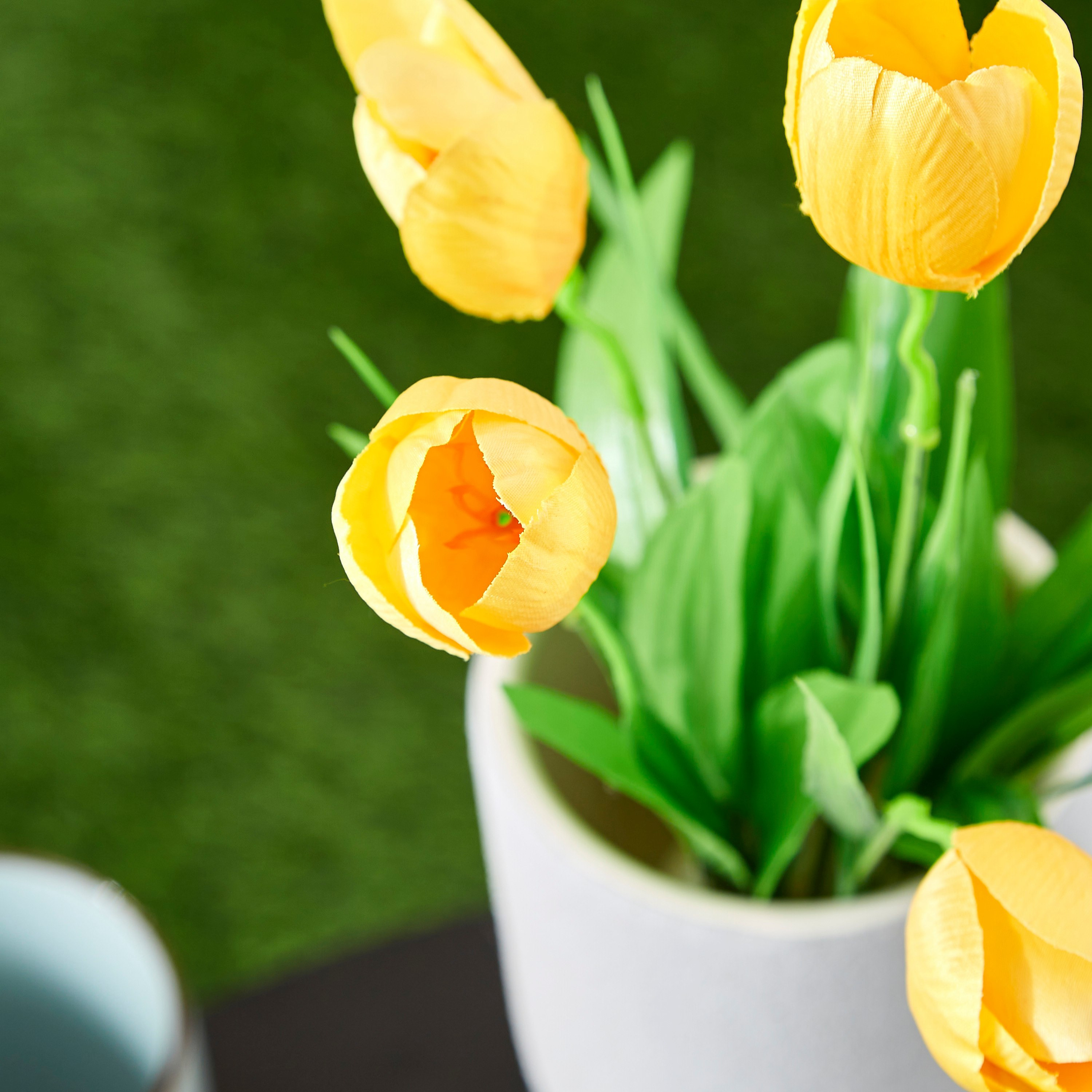 ساق نبات تيوليب بـ7 رؤوس من آريا - 38 سم-hbxdecorandfurnishings-homeaccessories-artificialflowersandplants-image-2