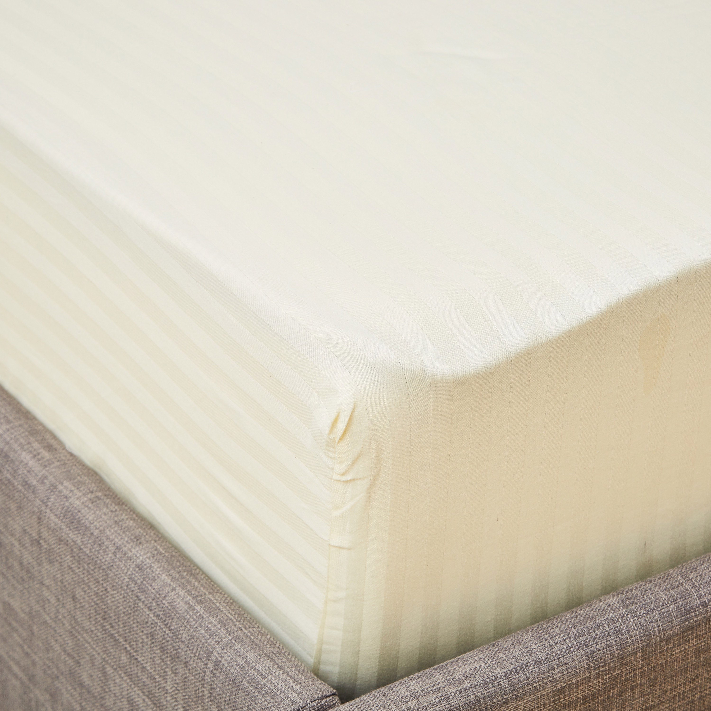 شرشف مطّاطي كوين قطني مخطّط ساتن من هاميلتون - 150x200+33 سم-hbxhomeware-hbxbedroom-image-3