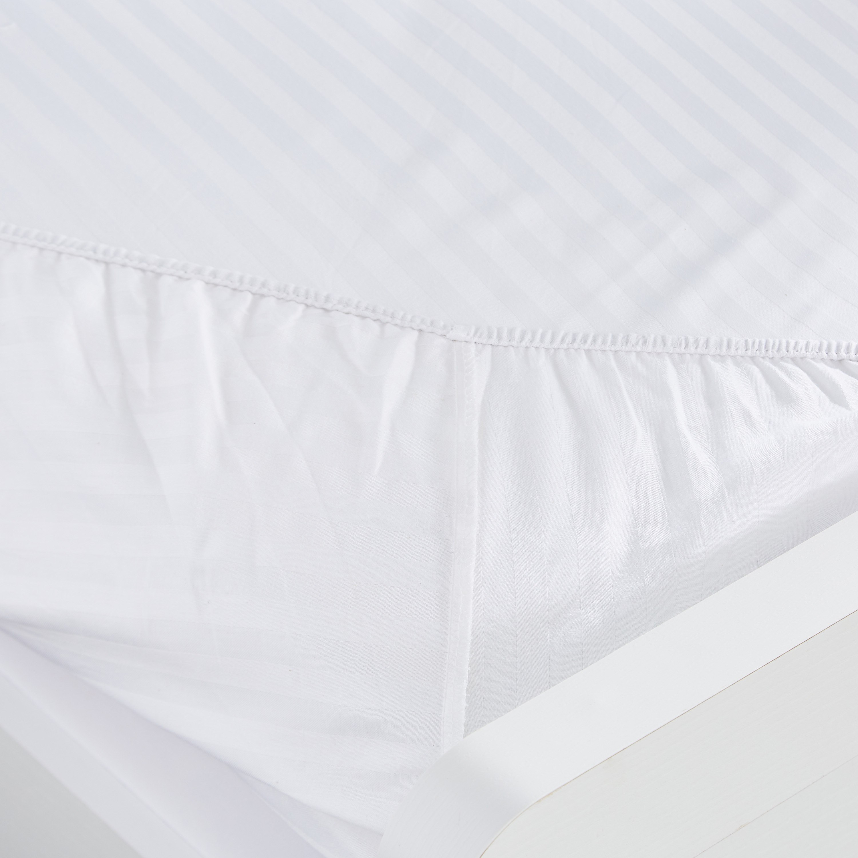 شرشف مطاطي كينج قطن مخطط ستان من هاميلتون - 180x210+33 سم-hbxhomeware-hbxbedroom-image-4