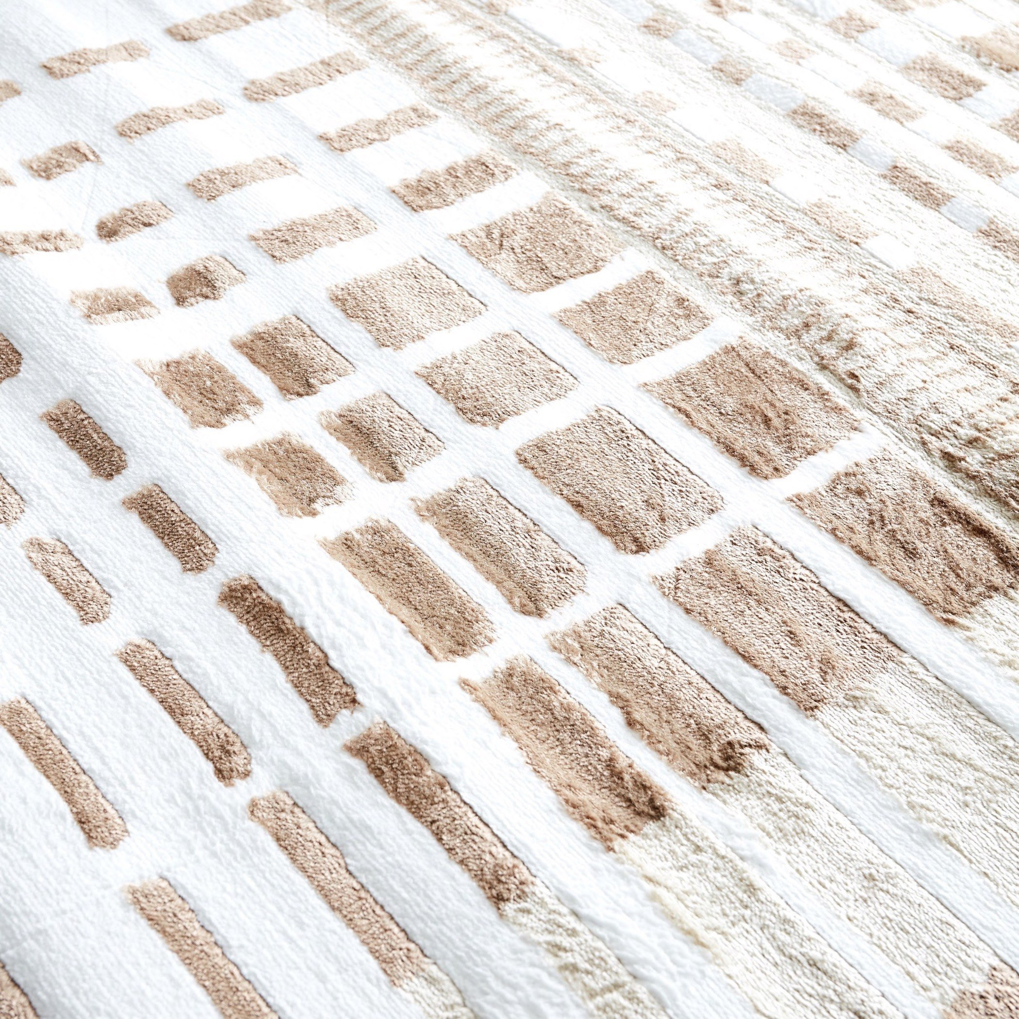 Zayaan Axel Stain Resistant Polypropylene Rug - 150x200 cm-hbxdecorandfurnishings-floorcoverings-rugs-image-3