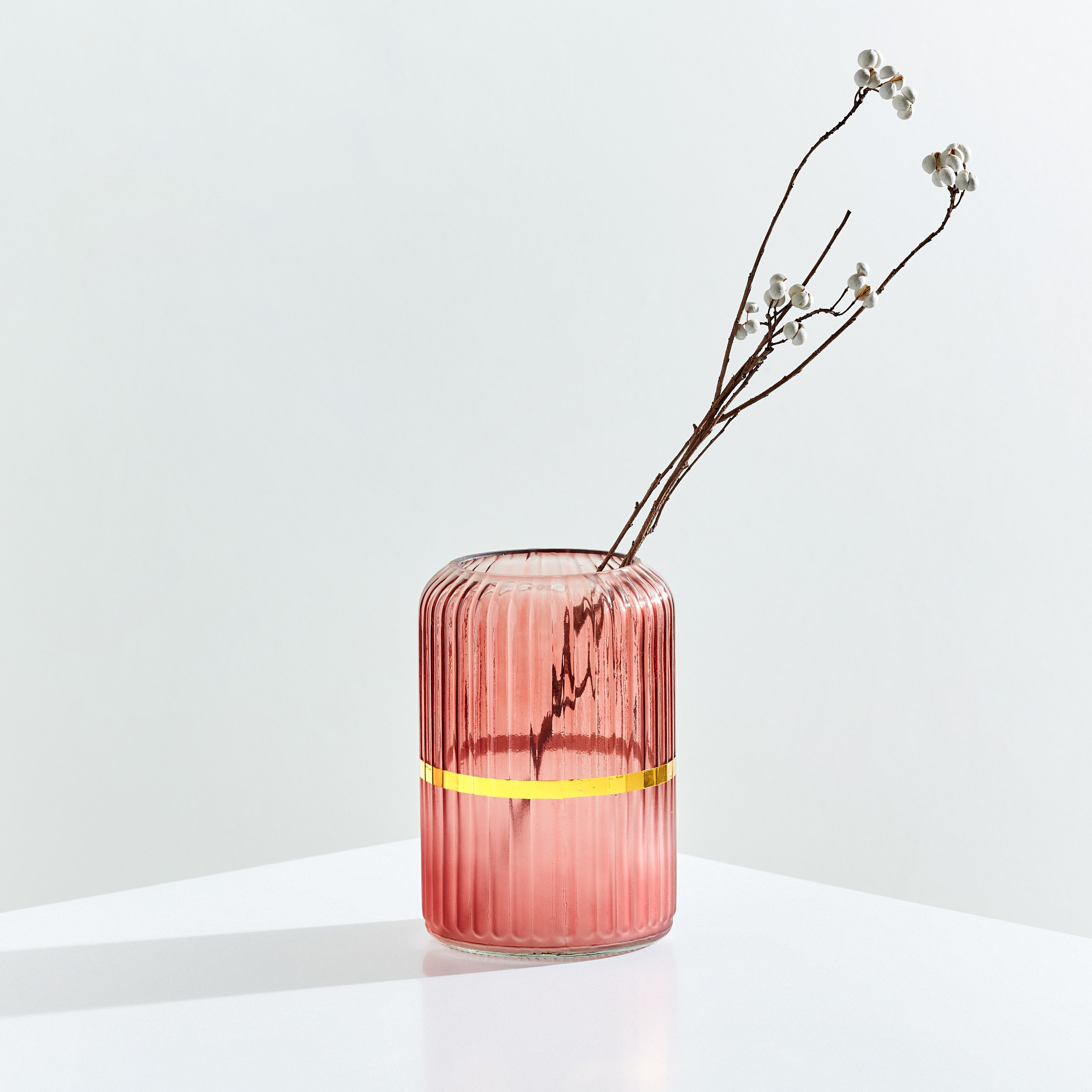 مزهرية زجاجية مضلعة من إلينور - 10.8x16.5 سم-hbxbedroom-decorandaccessories-vases-image-1