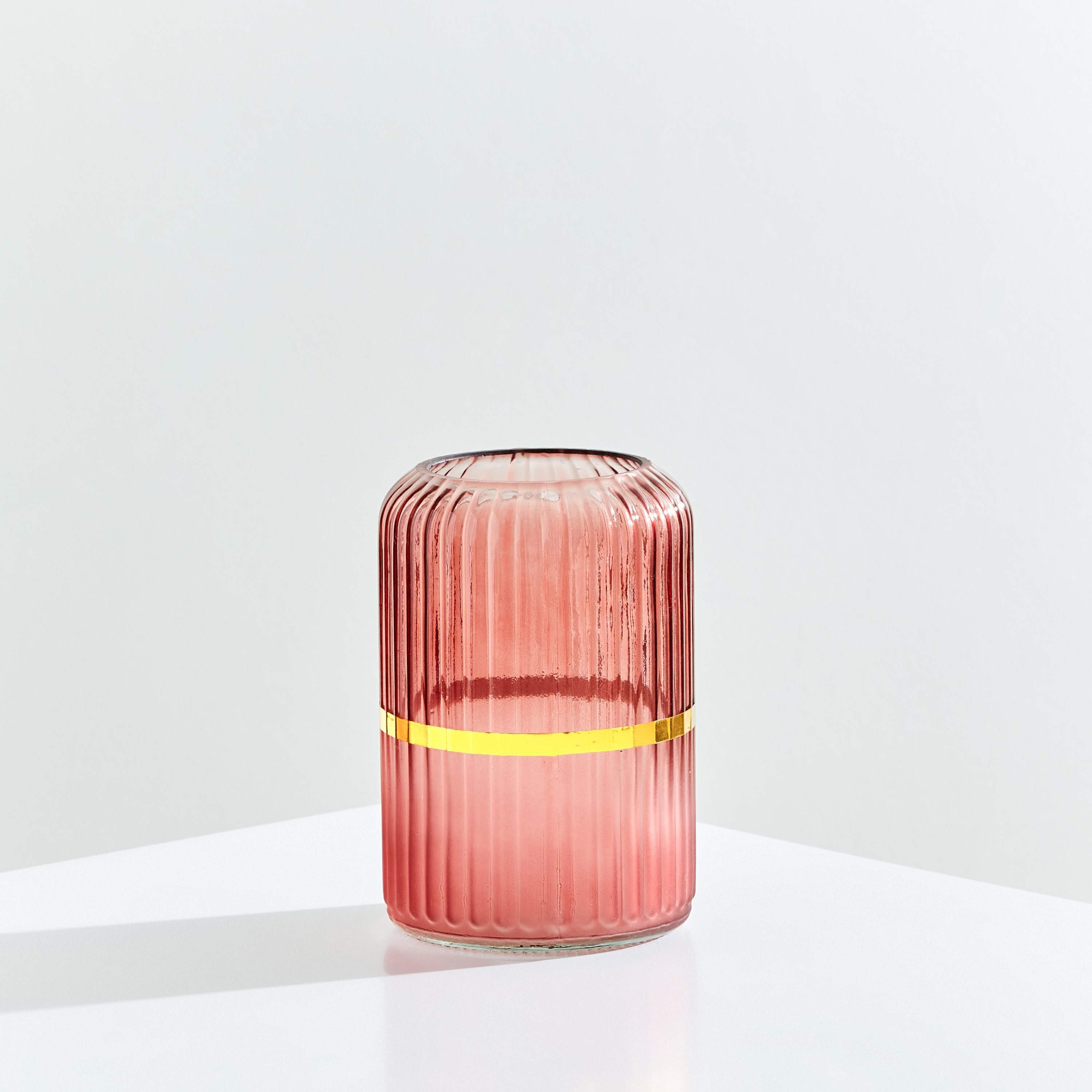 مزهرية زجاجية مضلعة من إلينور - 10.8x16.5 سم-hbxbedroom-decorandaccessories-vases-image-2