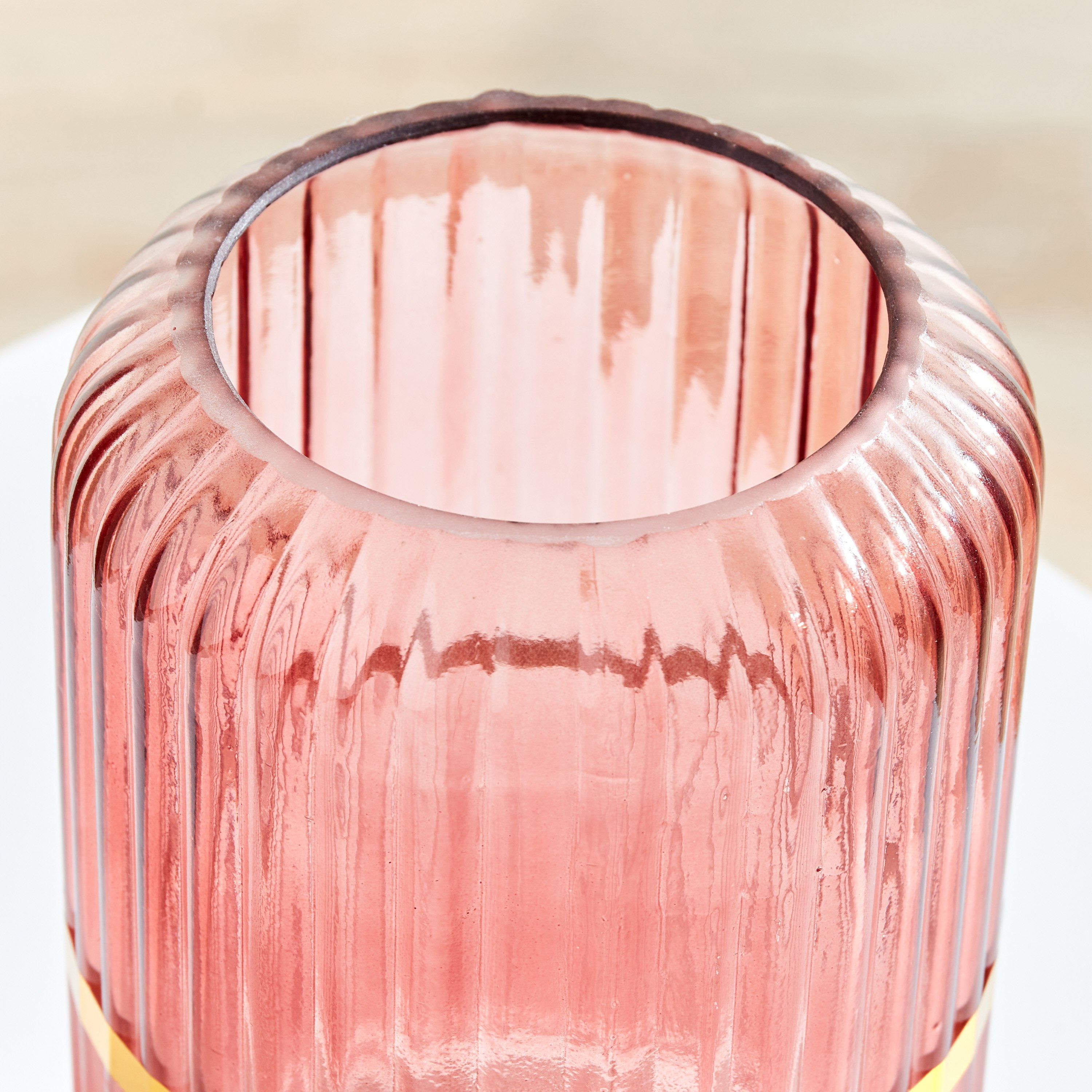 مزهرية زجاجية مضلعة من إلينور - 10.8x16.5 سم-hbxbedroom-decorandaccessories-vases-image-3